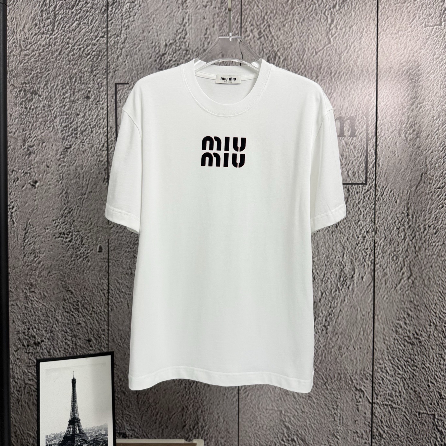 @90《𝙉𝙚𝙬⚜️Miu Miu》 2026 primavera-verano nueva camiseta de manga corta algodón pesado puro con flocado y presión de g…