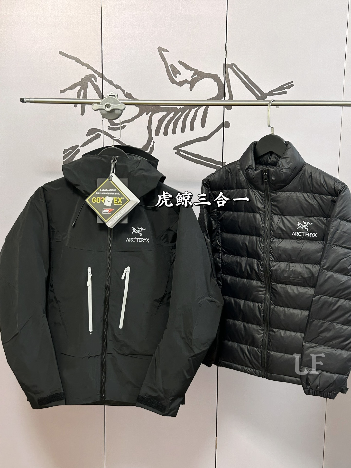 💰490 SV 六代三合一虎鲸(羽绒内胆)
Arcteryx始祖鸟Alpha SV 六代户外三合一冲锋衣 羽绒内胆 双拉链
鸟家王炸款三合一冲锋衣羽绒服了来了
一衣三穿!
内胆带logo轻薄户外级羽绒服!外层是ARC‘TERYX SV 6代硬壳冲锋衣
GORE-TEX Jacket-Men's始祖鸟户外防水硬壳冲锋衣机能风拉链夹克
(Yb四次压胶工艺 整衣3D立体仿生学设计衣长臂弯, Tri-Durance防水防雨面料 ,自行区别市面先行版本 强力操作推荐入手)
📃 原档案原数据开发版型 #
-原包装原标 全套辅料定制,整衣 腋下双向拉链,五金全部开模定制,吊牌书说明解析 ,多联水洗。
-这款设计简洁而通用,可提供高山环境所需的性能。采用bluesign@认证的采用带经编背衬N40P 103LGORE-TEX面料,轻薄而耐磨,防风、防水且透气,适合多种活动穿着。
-头盔兼容StormHood兜帽防护良好且不影响视线,插手口袋设有WaterTight拉链,便于取放物品,腋下拉链便于快速通风,拼接设计使活动自如。
-传统风琴交叉反向进入高山口袋设置在高位,VISLON中央正面拉链,可调节Velcro袖口魔术贴标签,兼容Zip-in,在胸前采用百灵达机器绣上了ARC TERYX徽标
SV:多用途服装适用于多种活动和环境。
SV : 高性能的简约设计,轻量而耐磨。
GORE-TEX:防水、防风、透气面料可提供多面防护。
-SV夹克同是Arc’teryx的明星产品,一直在高山恶劣环境中表现突出,现在功能更强大,重量更轻。
-颜色:黑金色 象牙白 黑银色 虎鲸色 荧光绿 幽雾绿
尺码:S-XXL