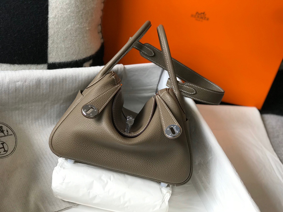 H家「𝙇𝙞𝙣𝙙𝙮」26cm 銀扣の大容量バッグ