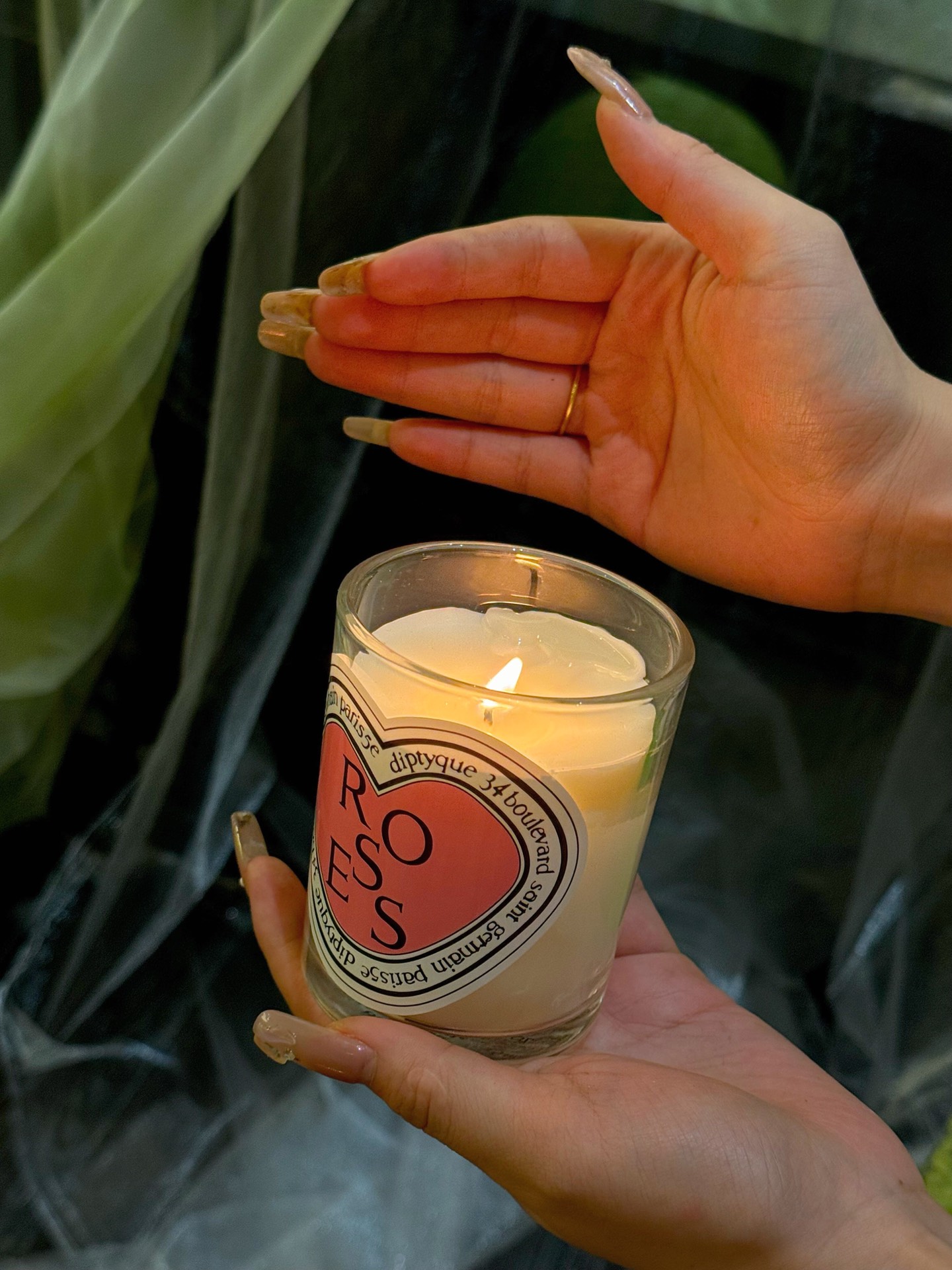 Diptyque 蒂普提克七夕情人节限定蜡烛,选择了人气顶流的玫瑰和浆果,以轻柔的香氛为你的情人节点燃心动气氛 9