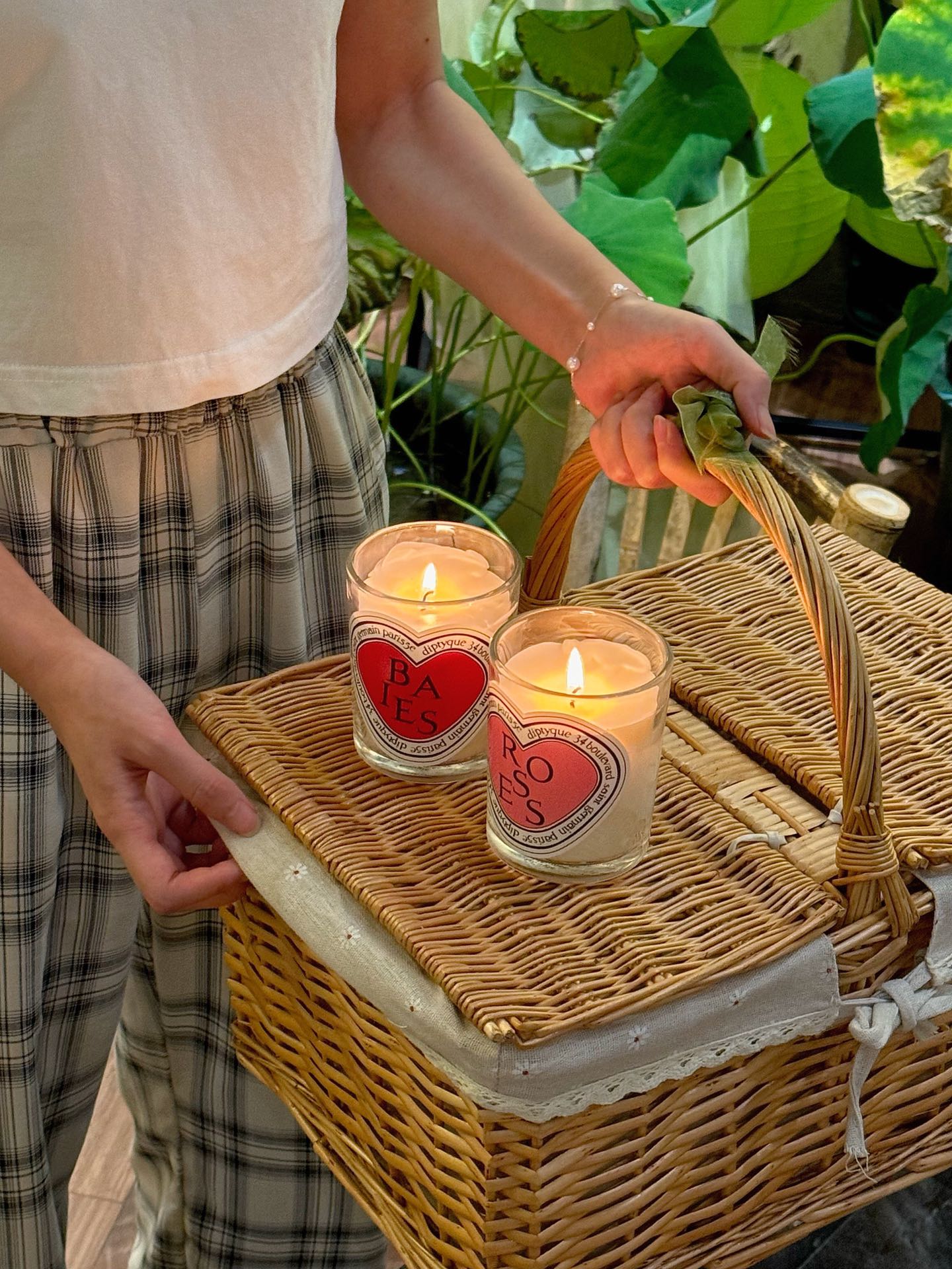 featuring the signature Roses and Baies fragrances - Comprehensive