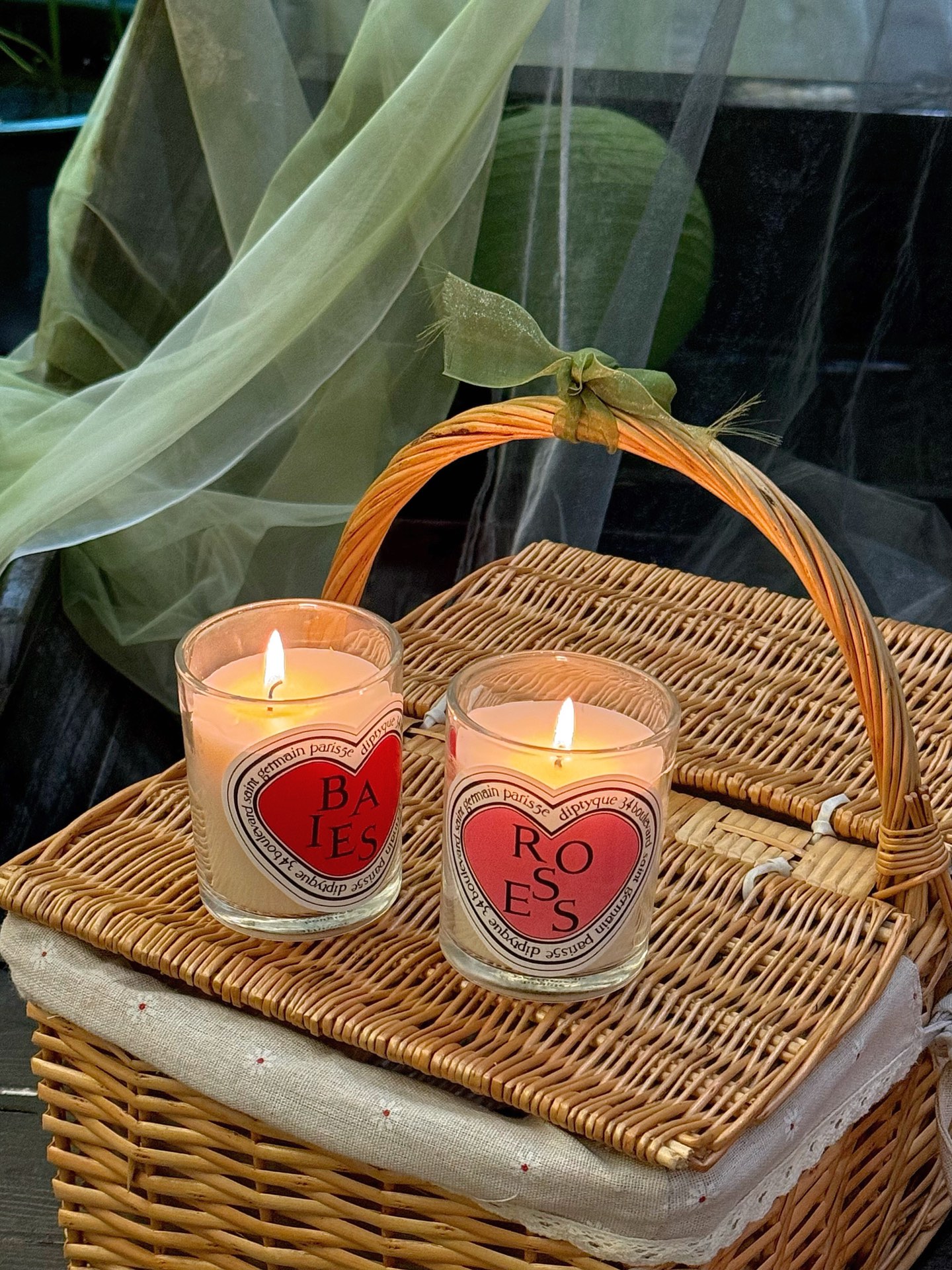Diptyque 蒂普提克七夕情人节限定蜡烛,选择了人气顶流的玫瑰和浆果,以轻柔的香氛为你的情人节点燃心动气氛 7