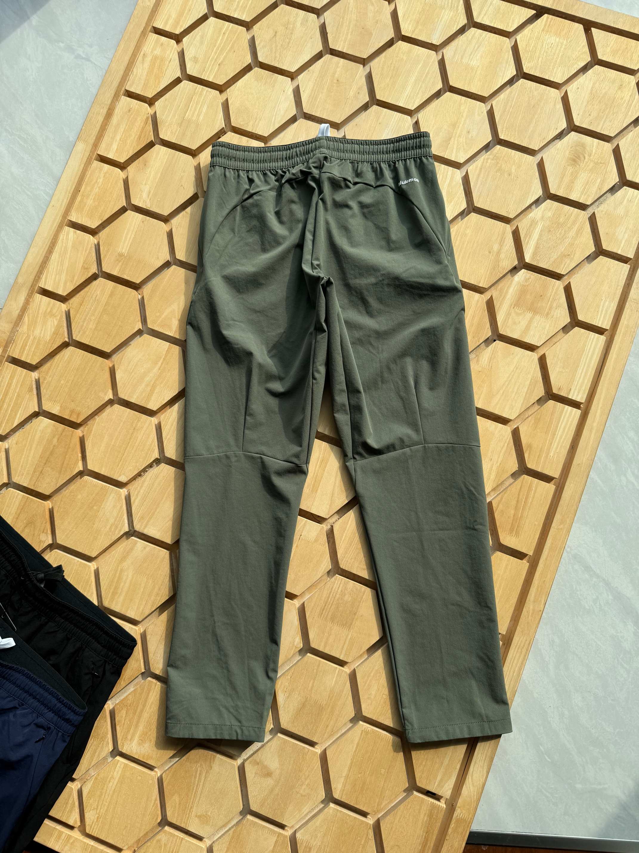 Lulu Men's Bottoms Lululemon ® athletica 25 logo “0” Lulu Men's Bottoms yoga