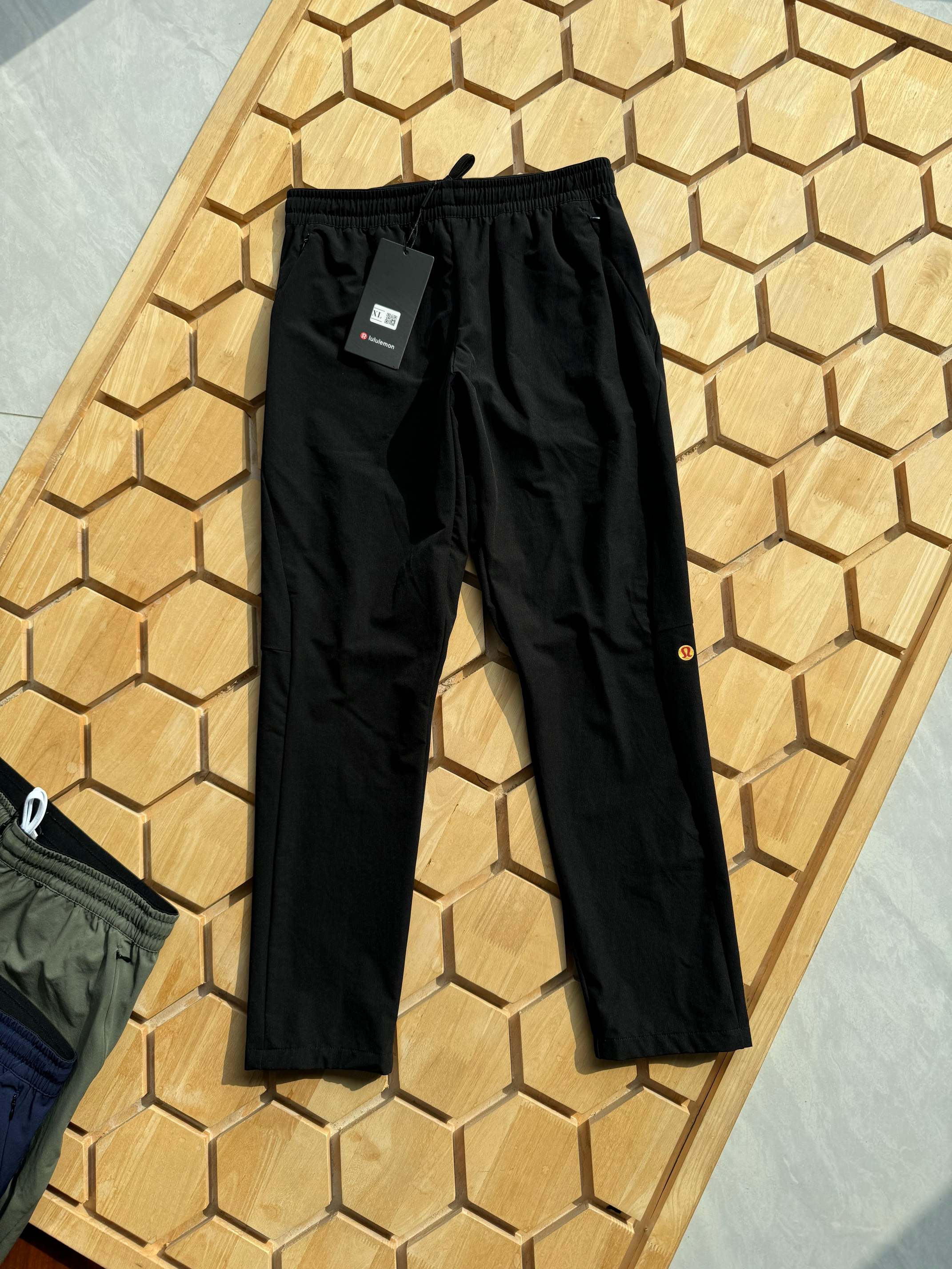 Lulu Men's Bottoms Lululemon ® athletica 25 logo “0” Lulu Men's Bottoms yoga