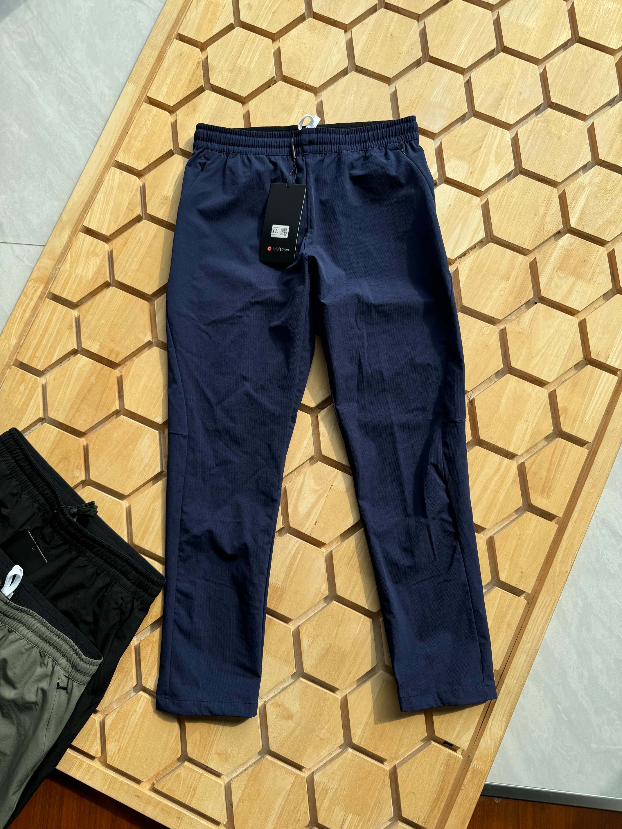 Lulu Men's Bottoms Lululemon ® athletica 25 logo “0” Lulu Men's Bottoms yoga