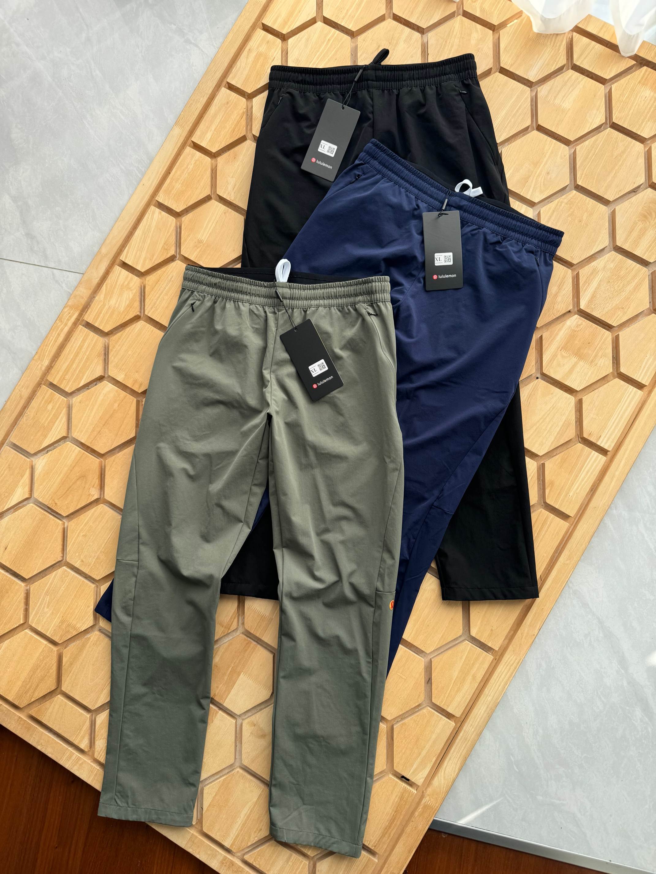 Lulu Men's Bottoms Lululemon ® athletica 25 logo “0” Lulu Men's Bottoms yoga