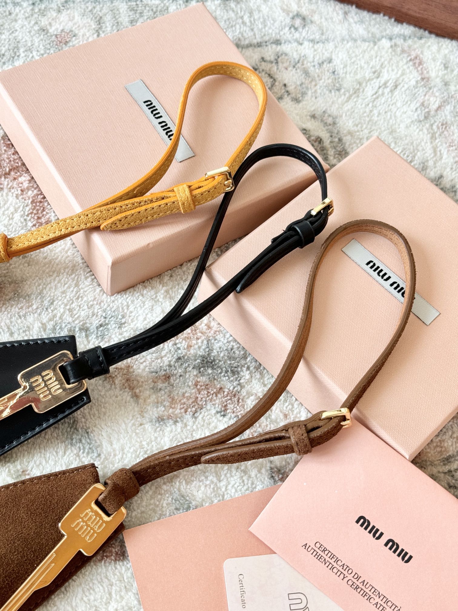 Though deceptively simple, curating bag accessories with balanced - Comprehensive 3