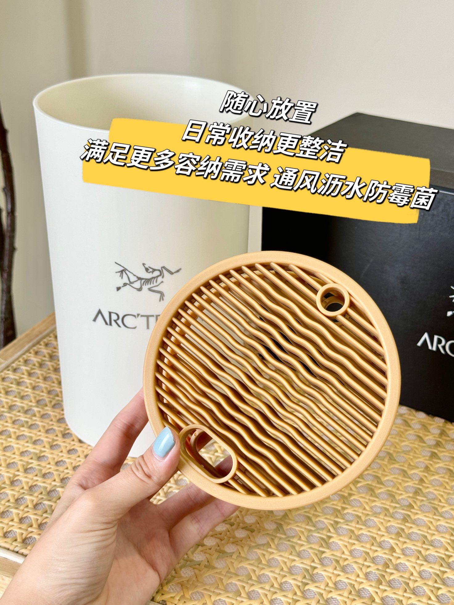 * Removable, easy-to-clean perforated storage container - Lifestyle 2