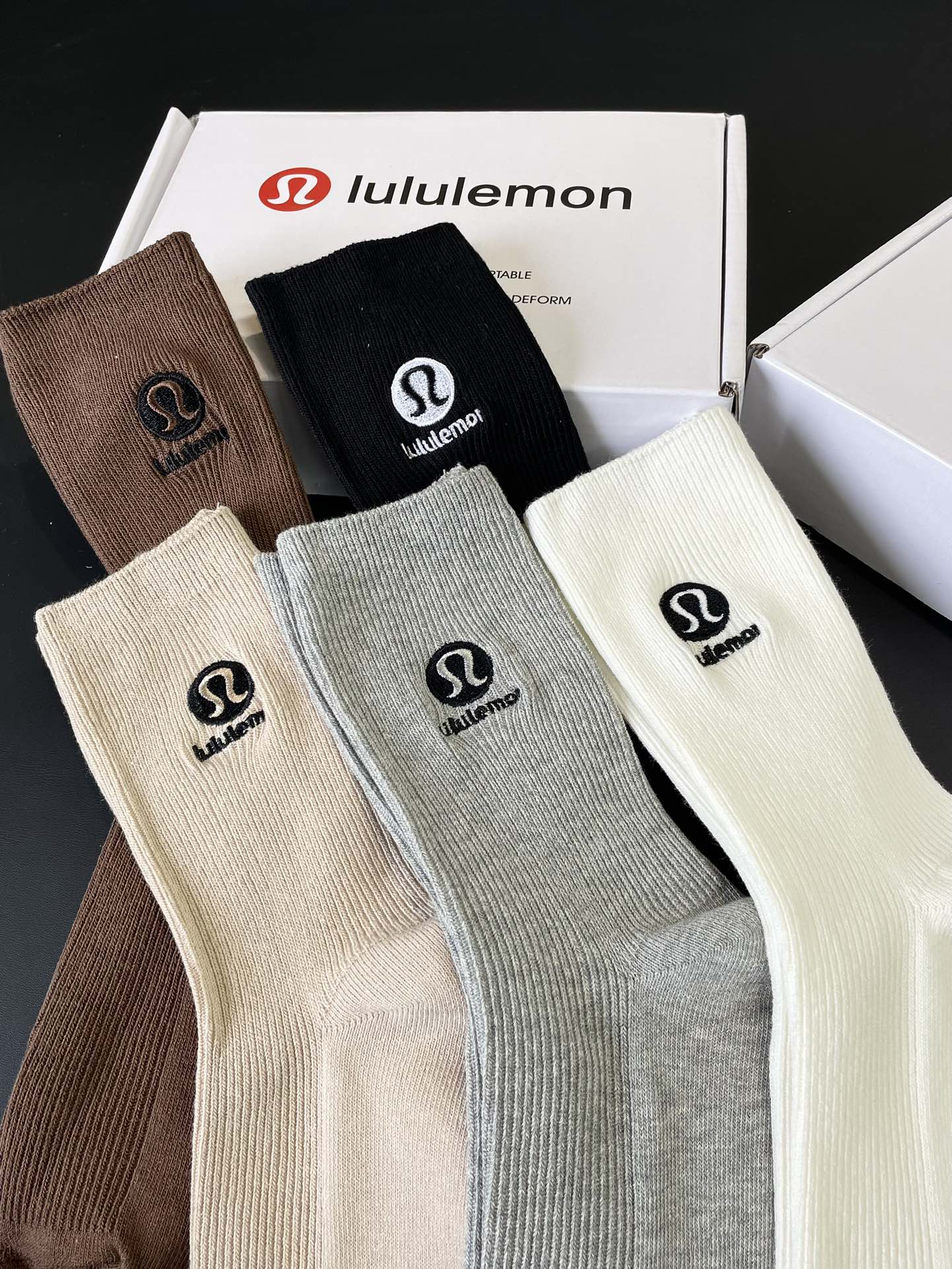 Lululemon Crew Socks - Comprehensive 6