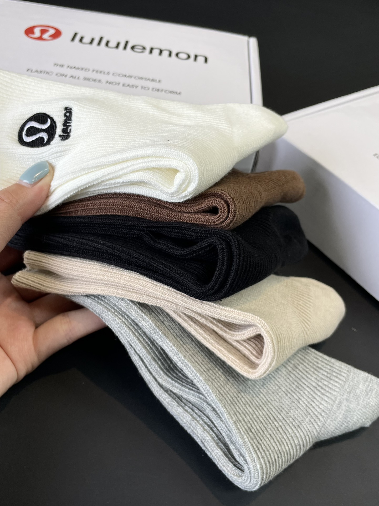 The high-elasticity cuff secures the sock in place to prevent slipping - Comprehensive 3