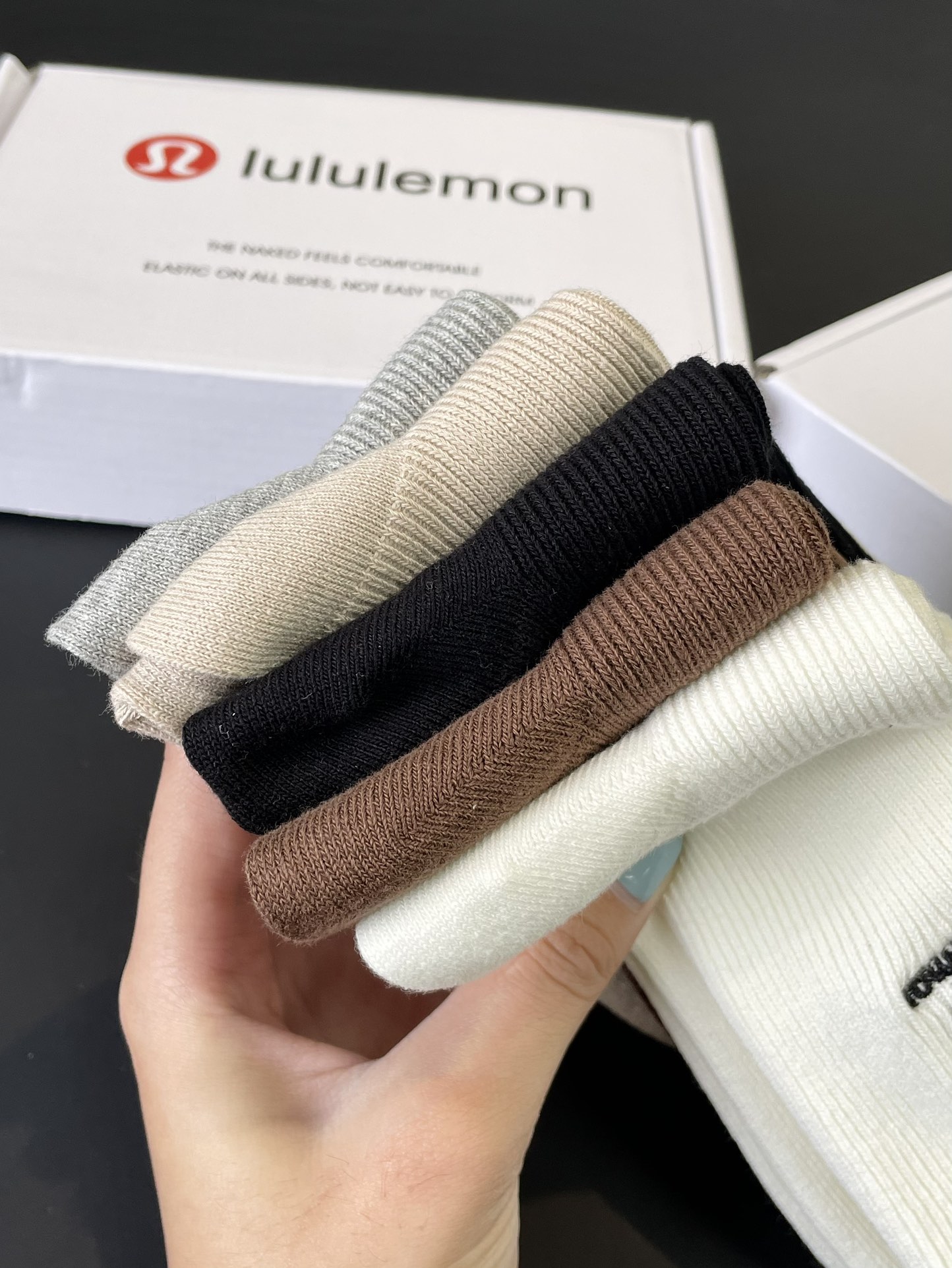 The high-elasticity cuff secures the sock in place to prevent slipping - Comprehensive 4