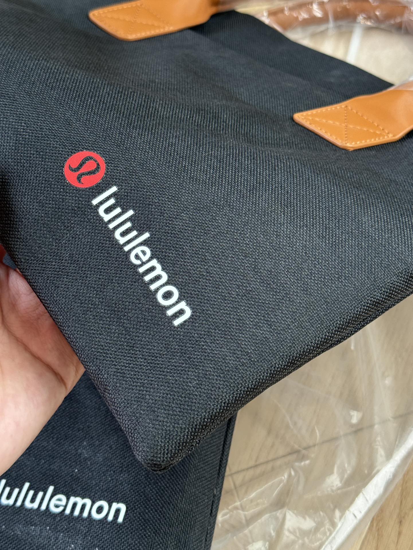 Positioned at a premium retail price point within the laptop bag - Comprehensive 6