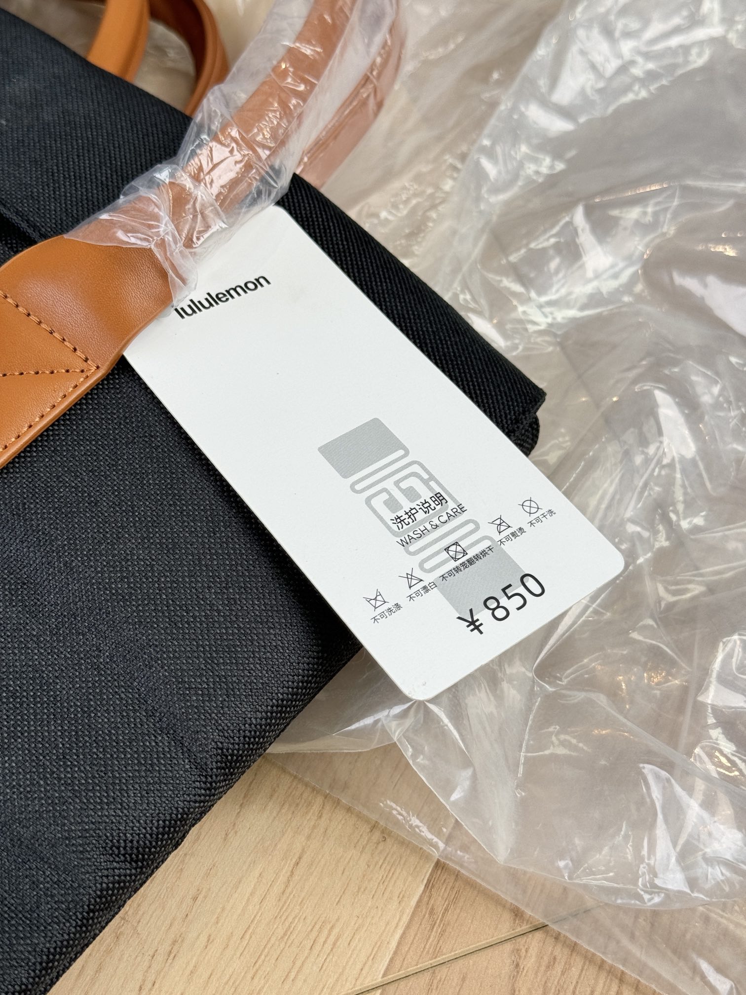 Positioned at a premium retail price point within the laptop bag - Comprehensive 3