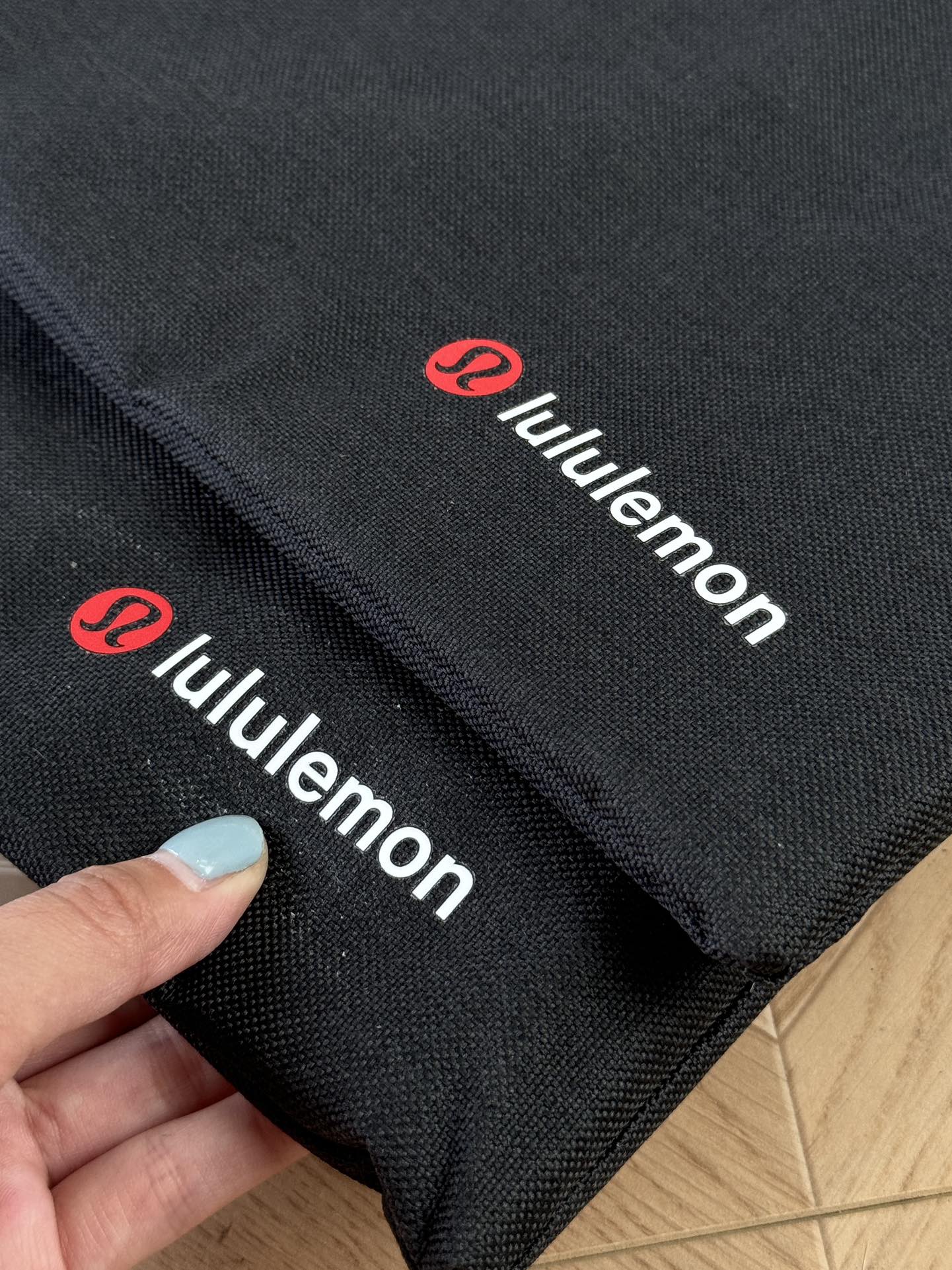 Positioned at a premium retail price point within the laptop bag - Comprehensive 4
