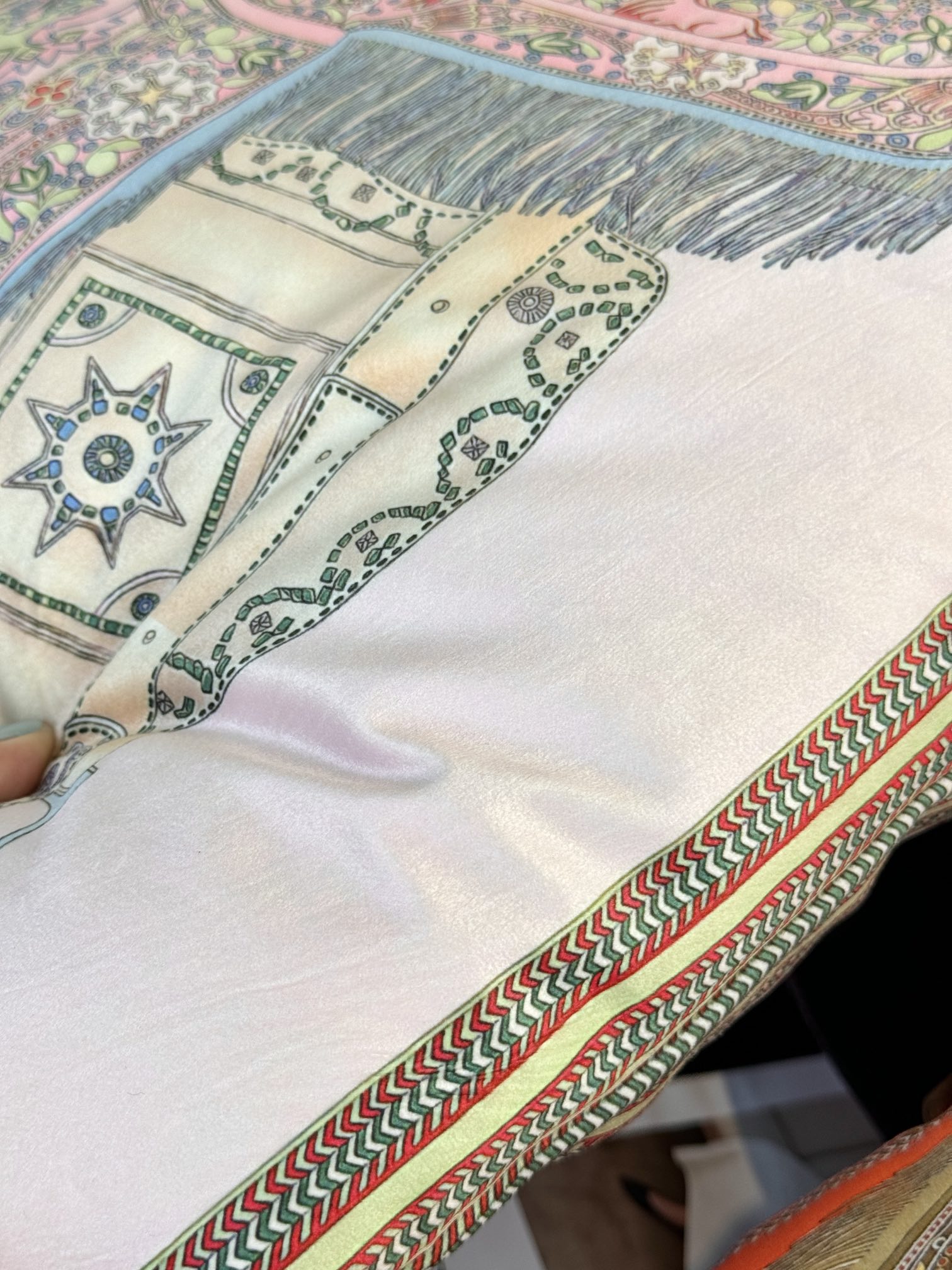 Featuring a refined velvet texture, this cushion offers a soft hand, an  - Comprehensive 3