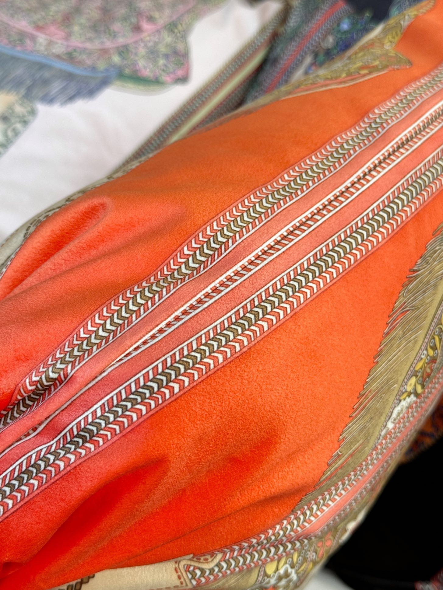 Featuring a refined velvet texture, this cushion offers a soft hand, an  - Comprehensive 5