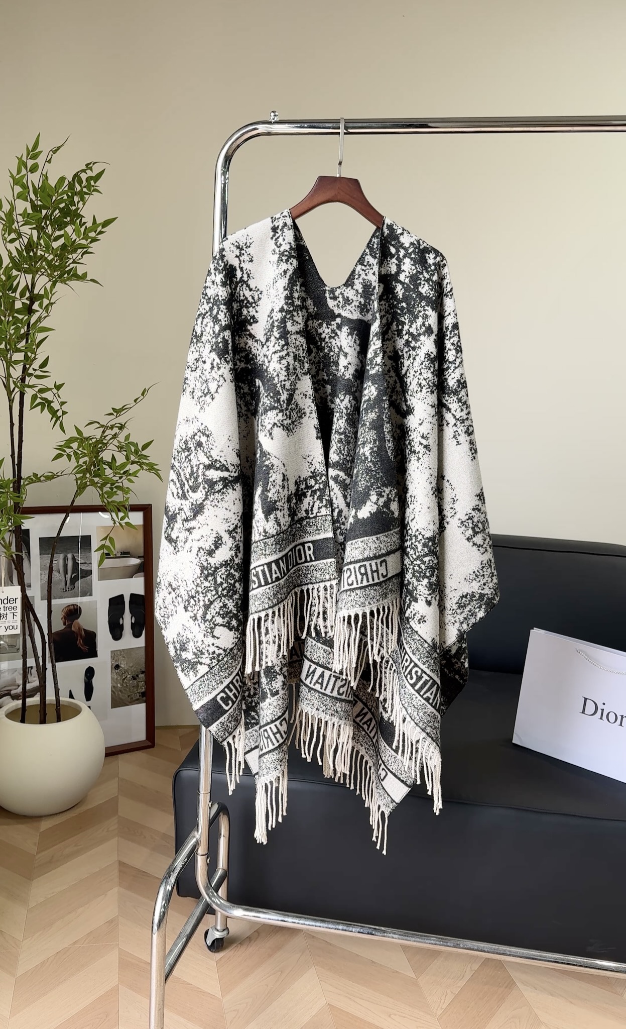 This is not a shawl - Scarf