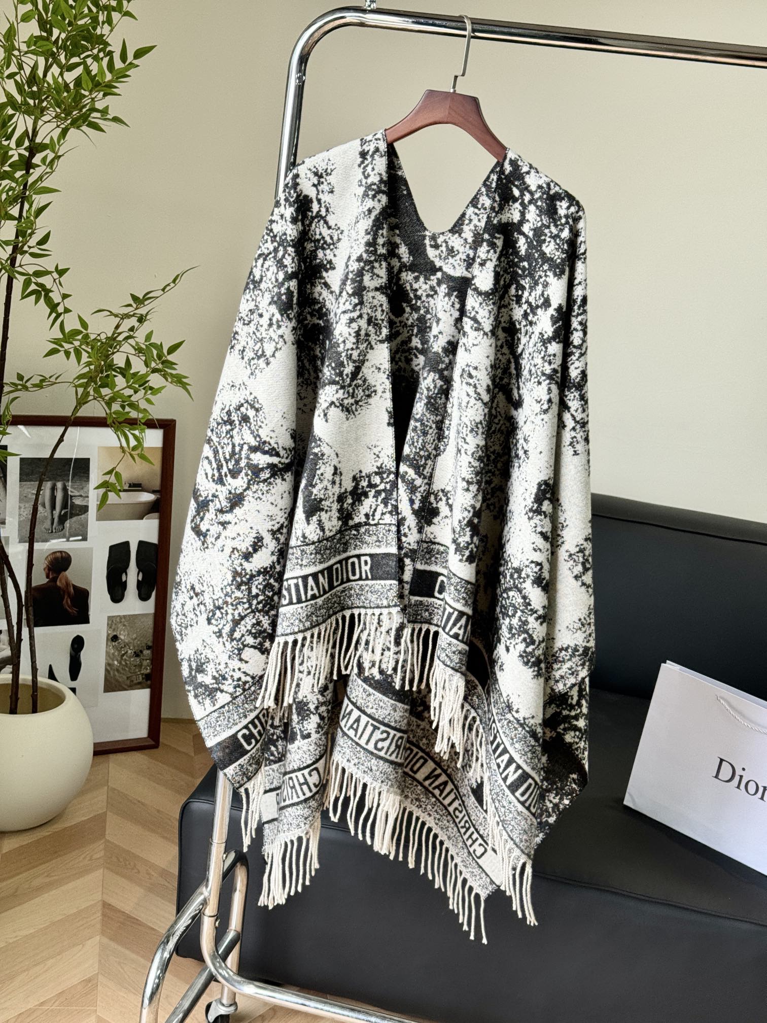 this shawl can instantly enhance your overall LOOK and make you stand - Scarf 2
