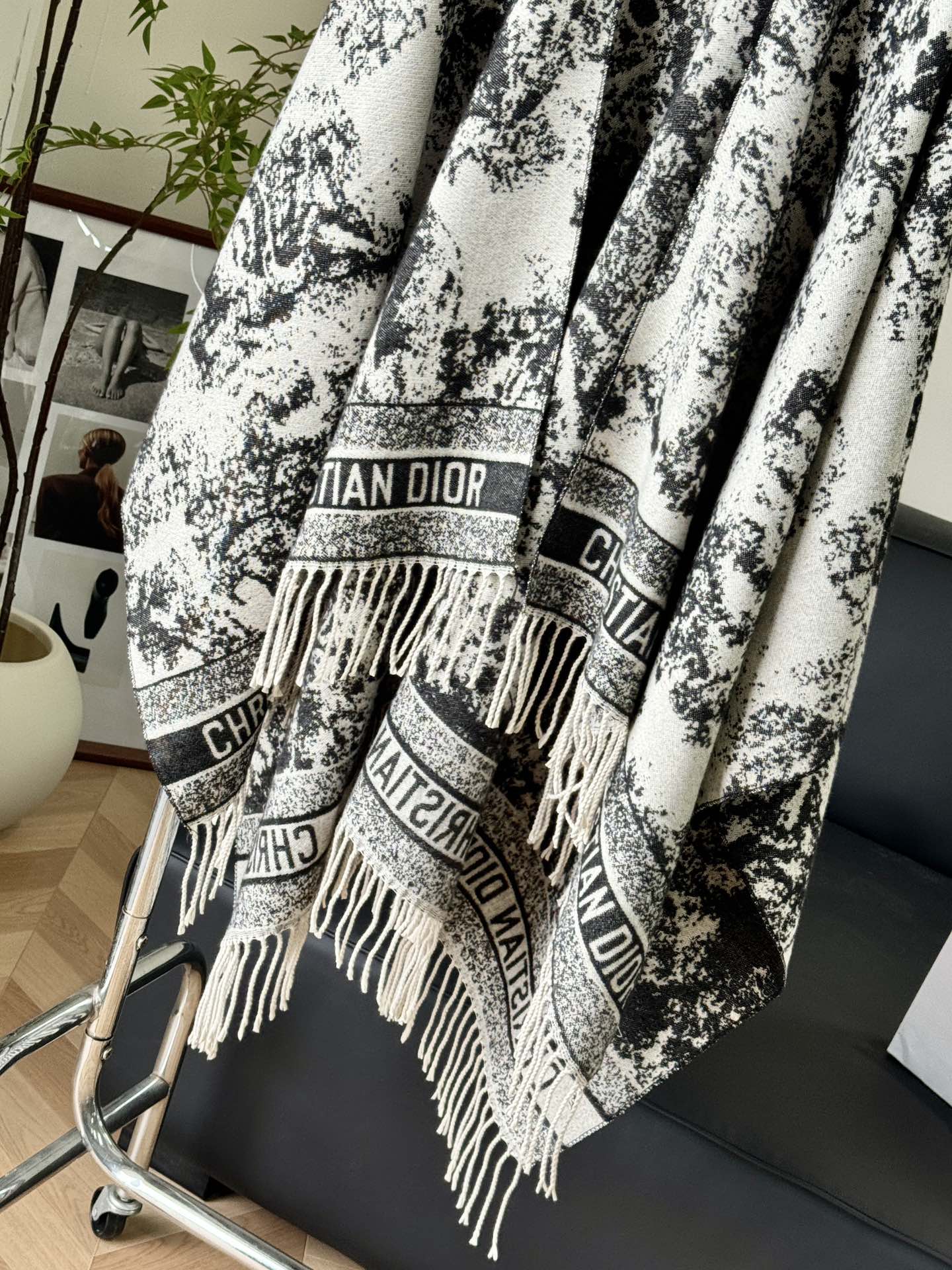 this shawl can instantly enhance your overall LOOK and make you stand - Scarf 4