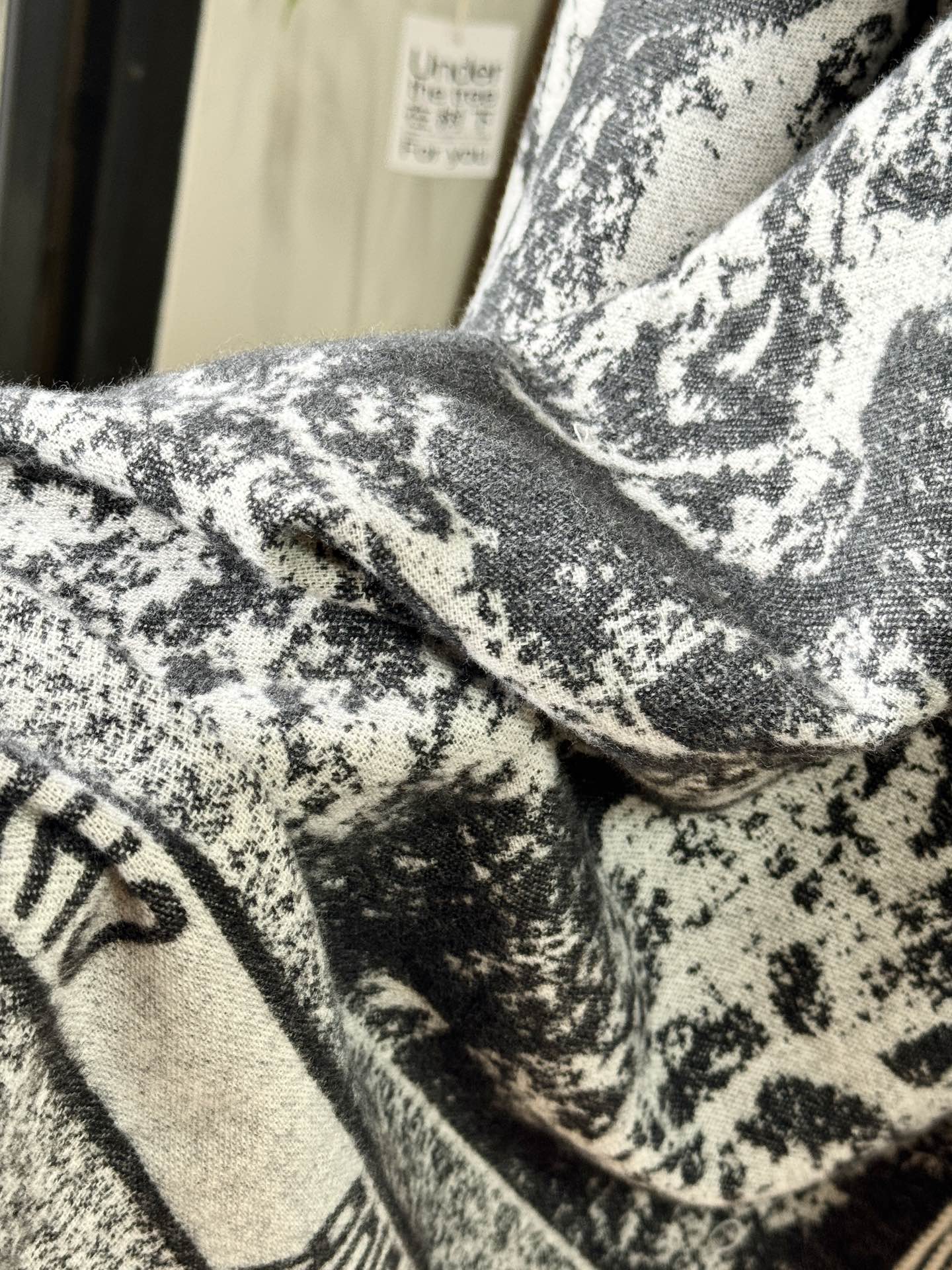 this shawl can instantly enhance your overall LOOK and make you stand - Scarf 8