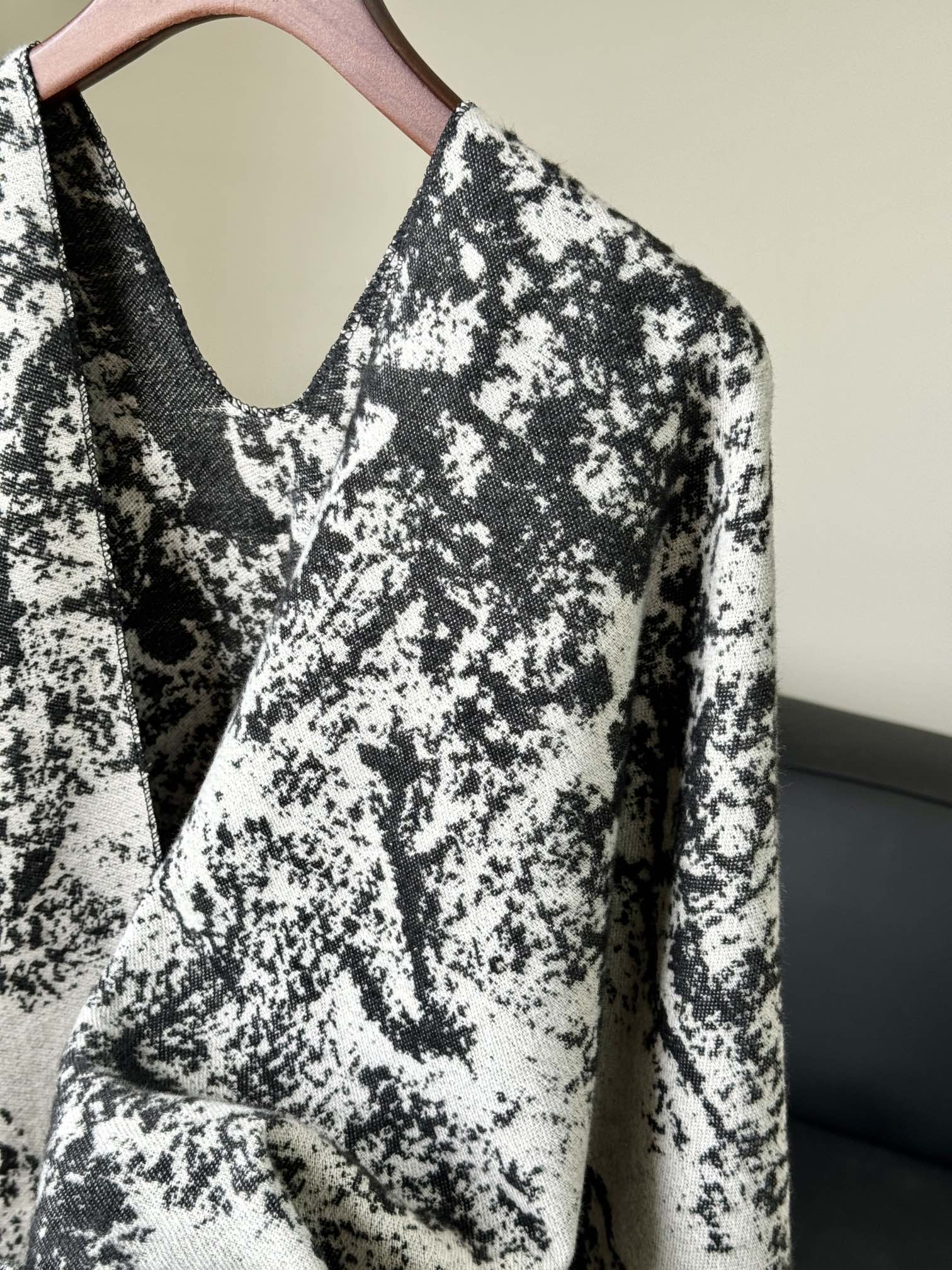 this shawl can instantly enhance your overall LOOK and make you stand - Scarf 6