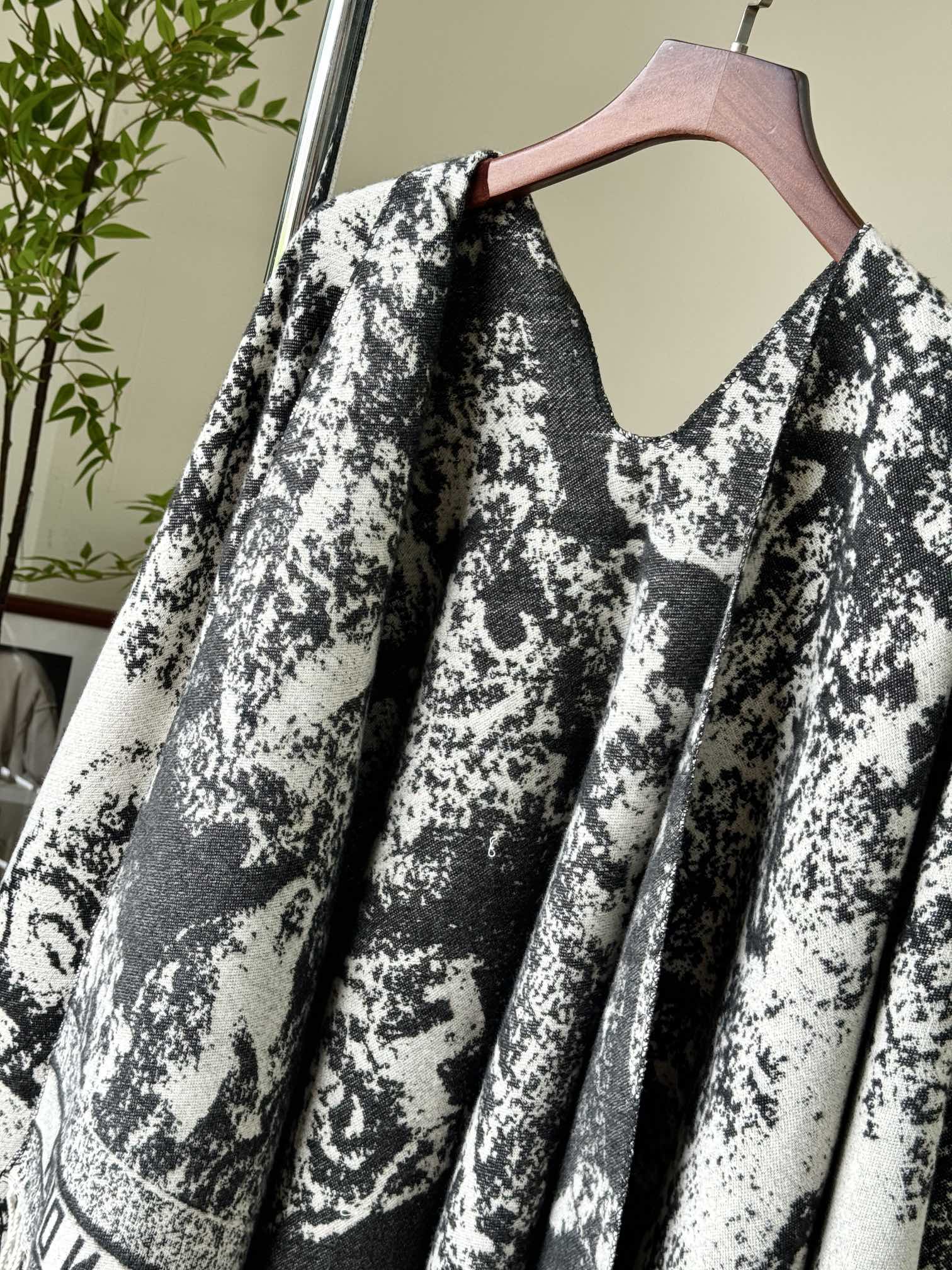 this shawl can instantly enhance your overall LOOK and make you stand - Scarf 7