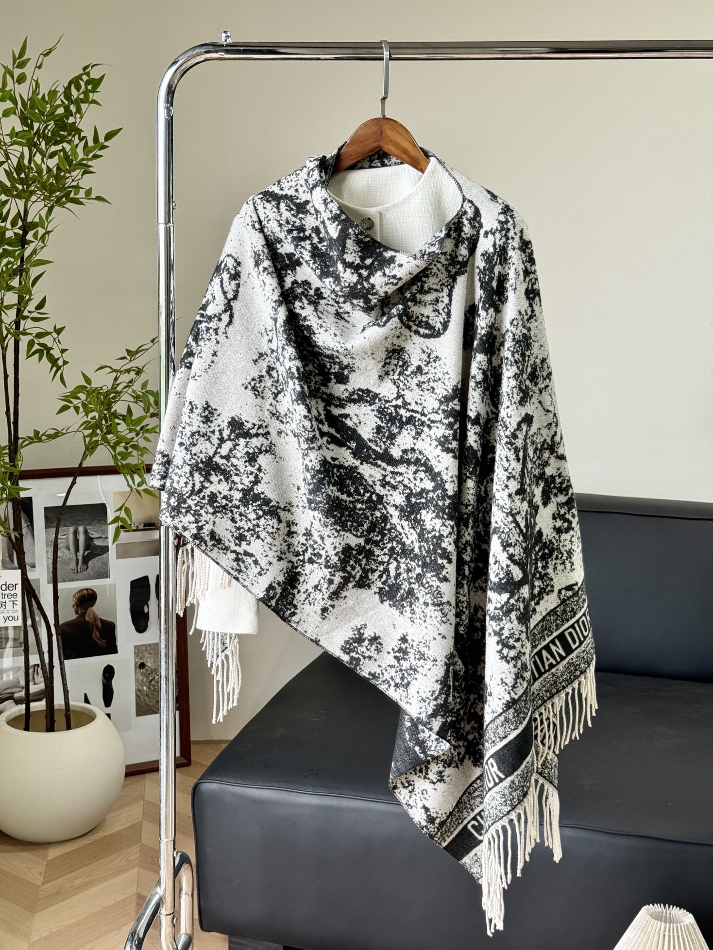 The out of stock king shawl is really beautiful - Scarf