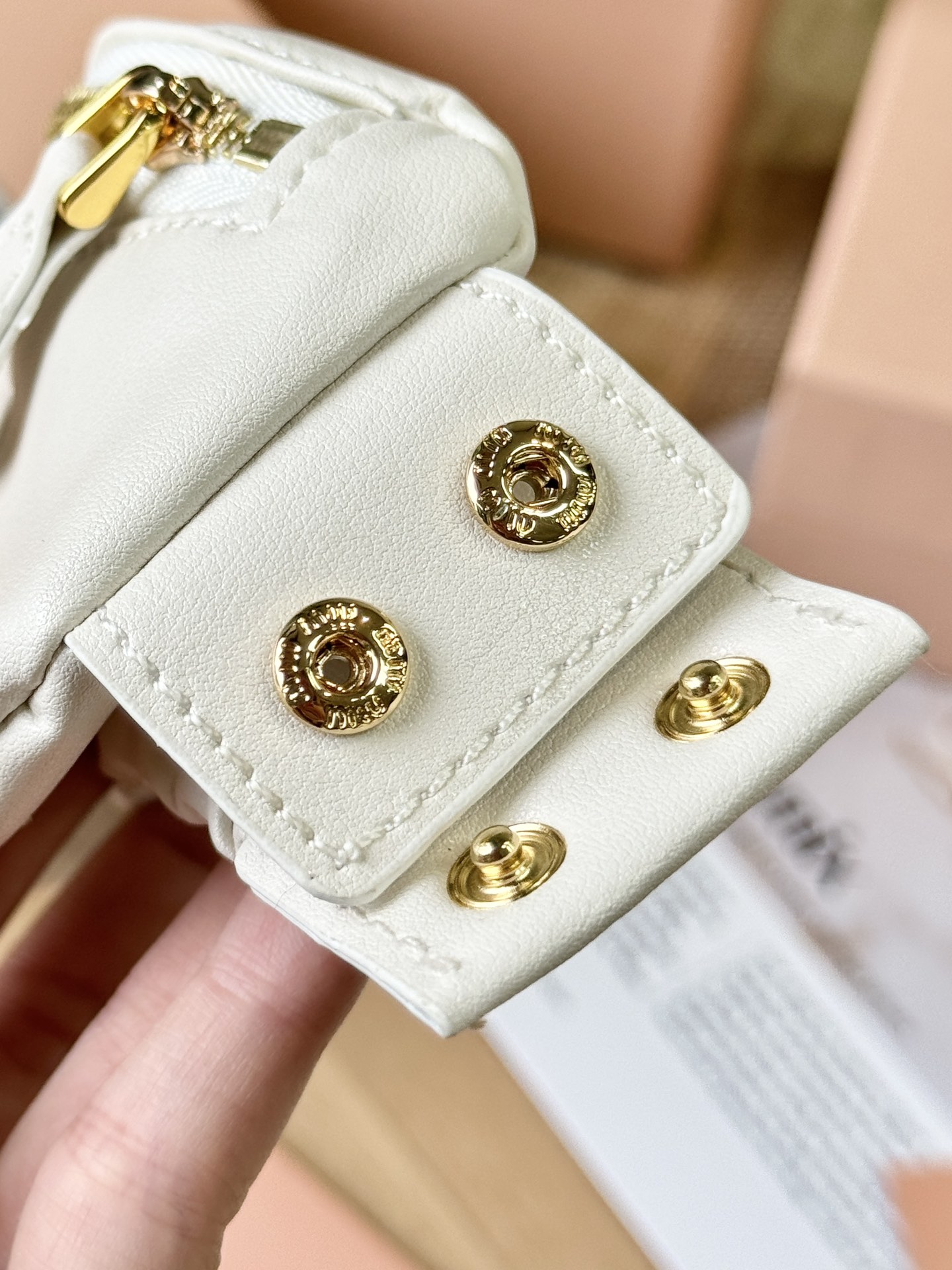 Designed to be worn as a standalone micro bag or attached to larger - Comprehensive 4
