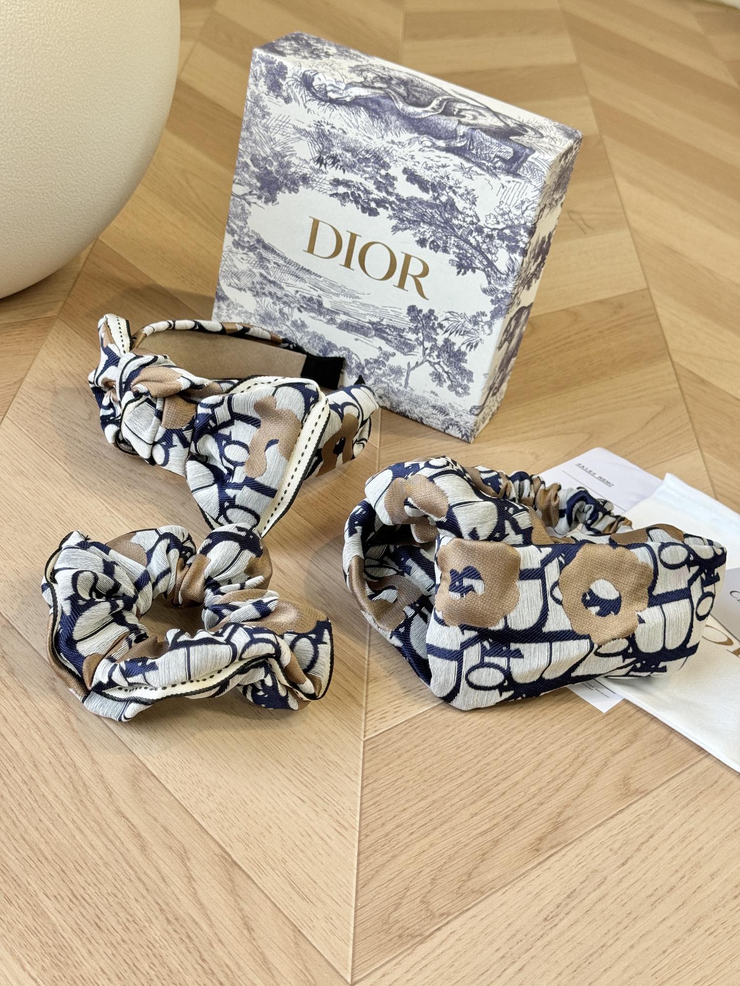 Dior Three-Piece Hair Accessory Gift Set - Comprehensive
