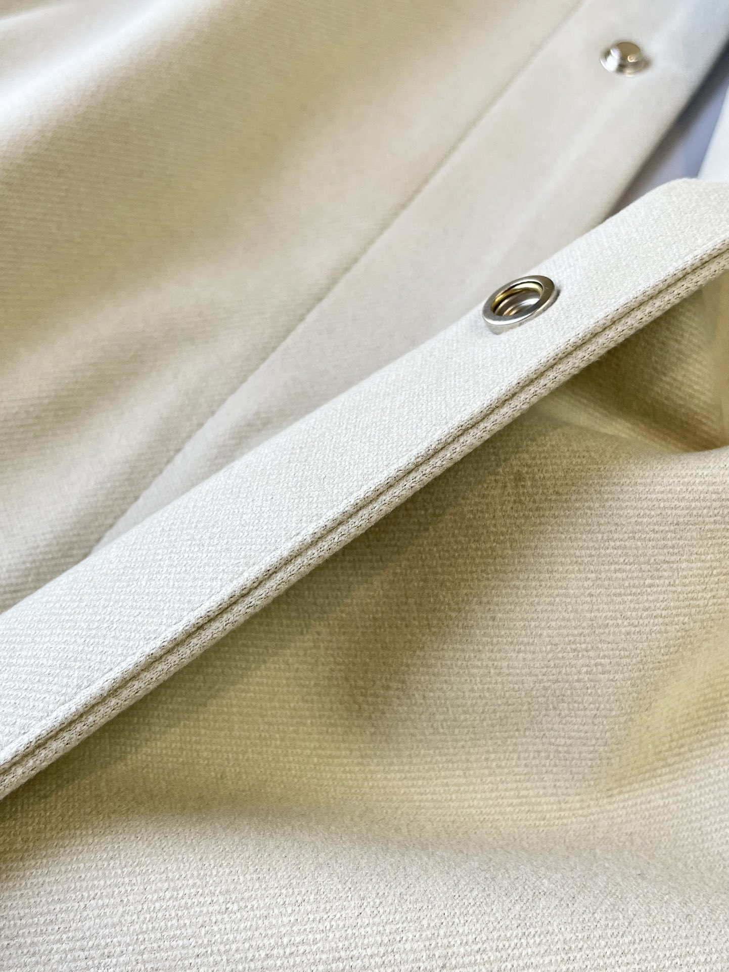 A refined jacket featuring a classic shirt collar, button-front closure - Comprehensive 2