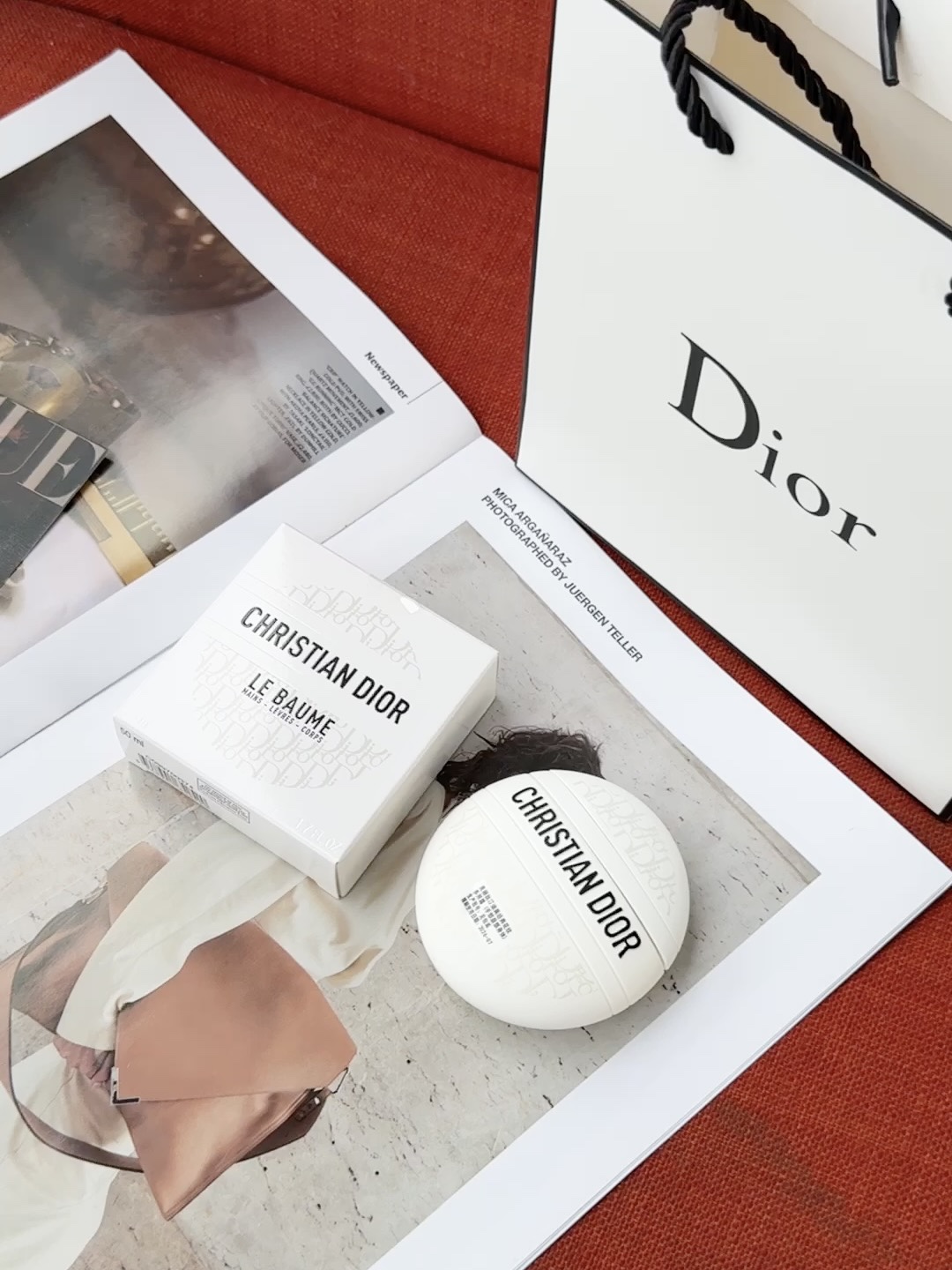 Housed in a compact, portable case featuring the classic Dior Oblique - Comprehensive