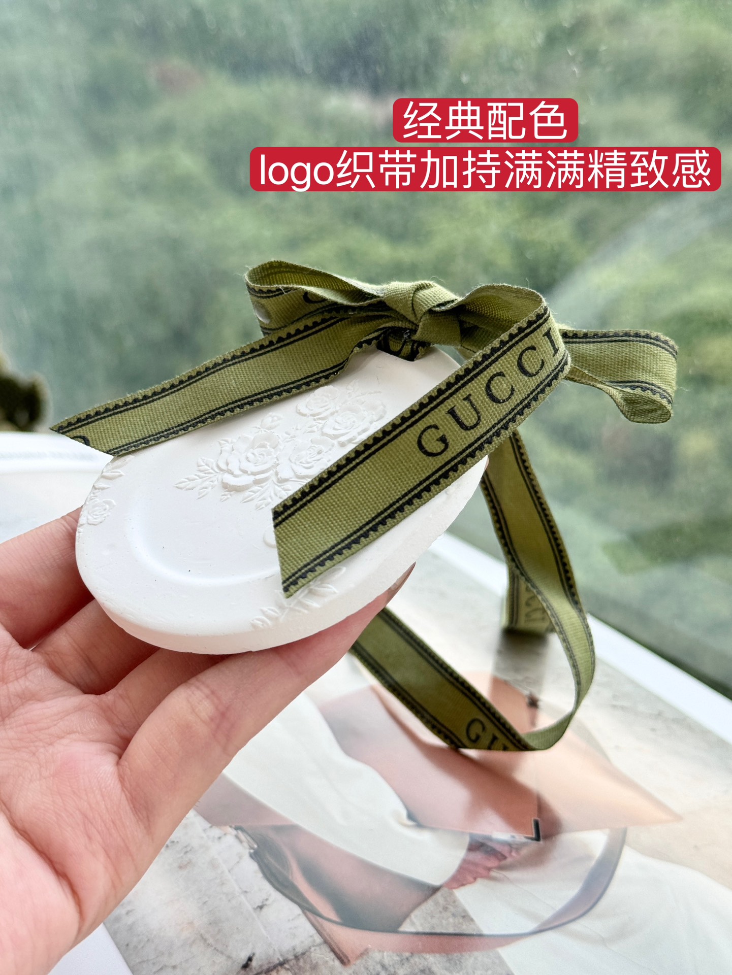 A reusable plaster fragrance tablet designed to absorb and diffuse scent - Comprehensive 3