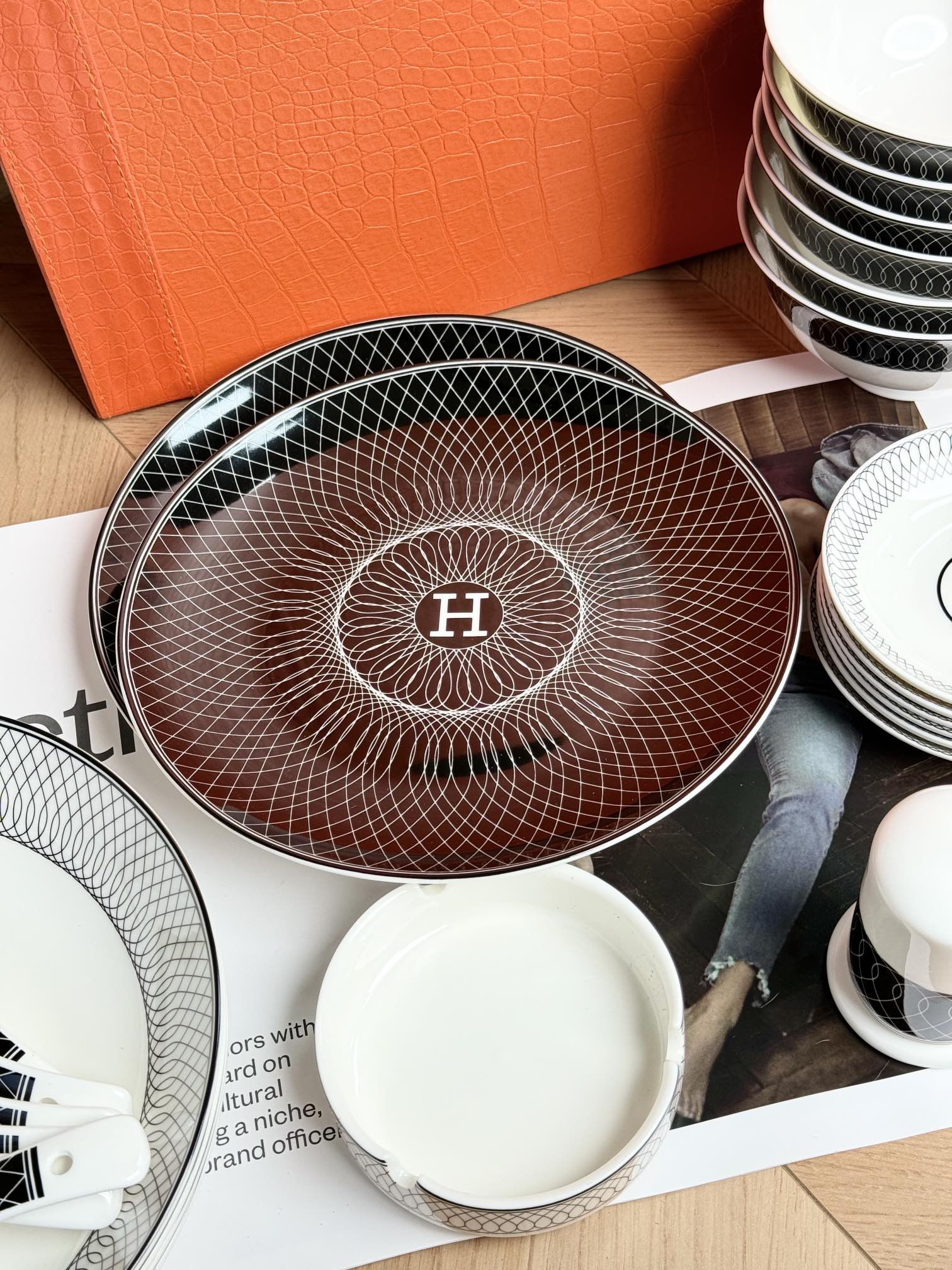 这套骨瓷餐具的每一个单品都很适合咱们的日常使用,完全没有一个闲置的机会 5