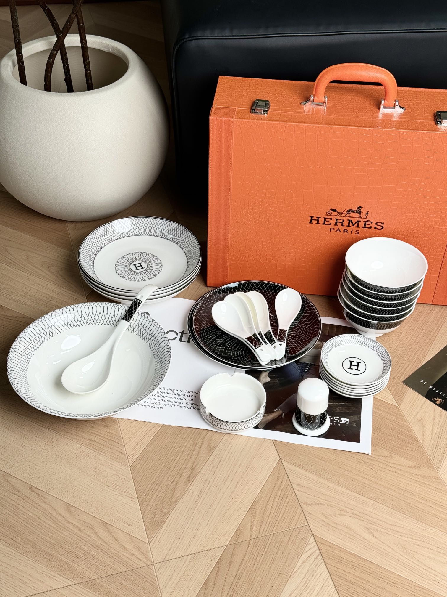 Each item in this set of bone china tableware is very suitable for our - Home&Textlile