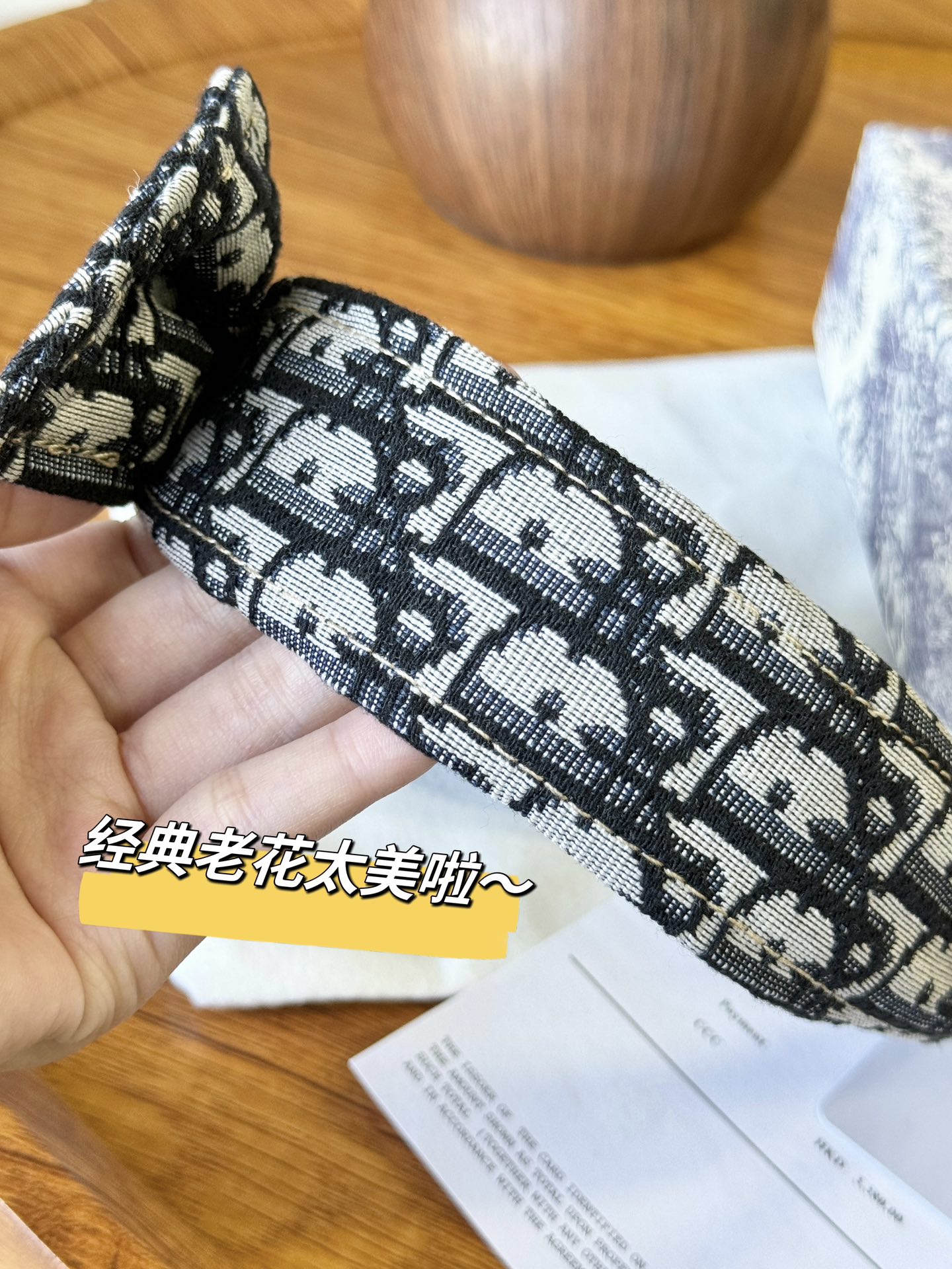 瞬间为你打造出令人羡慕不已的高颅顶，仿佛施了魔法一般，让你的脸部线条更加精致，整个人的气质瞬问提升好几个档次 3