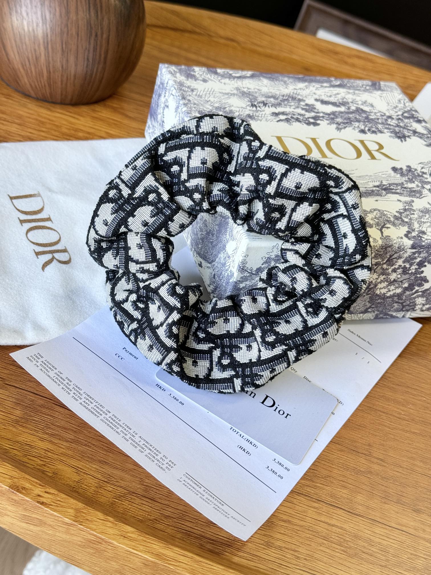 **Oversized Ruffled Scrunchie** - Comprehensive 3