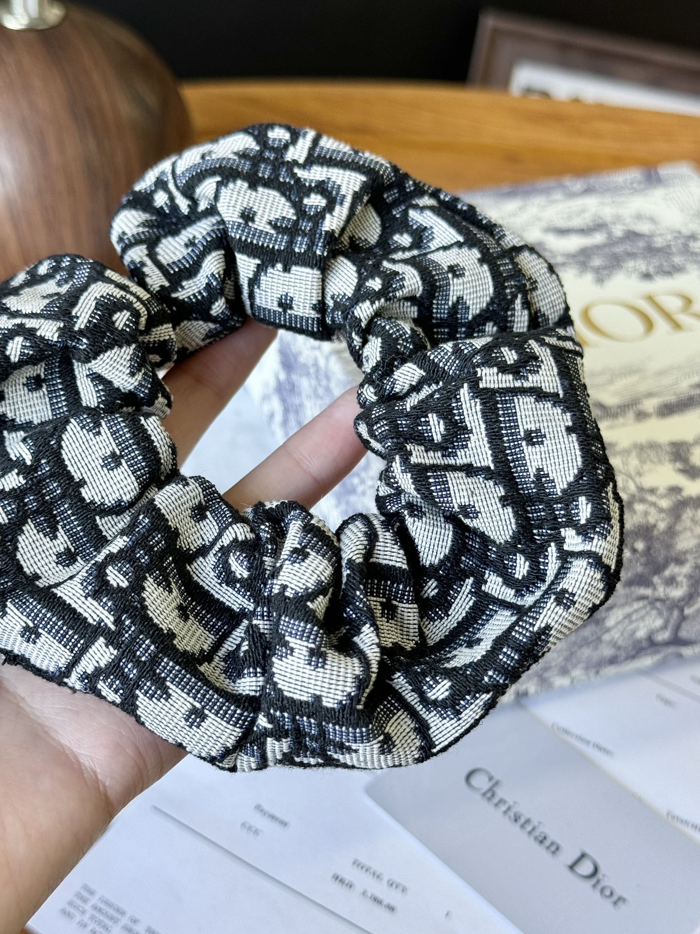 **Oversized Ruffled Scrunchie** - Comprehensive 5