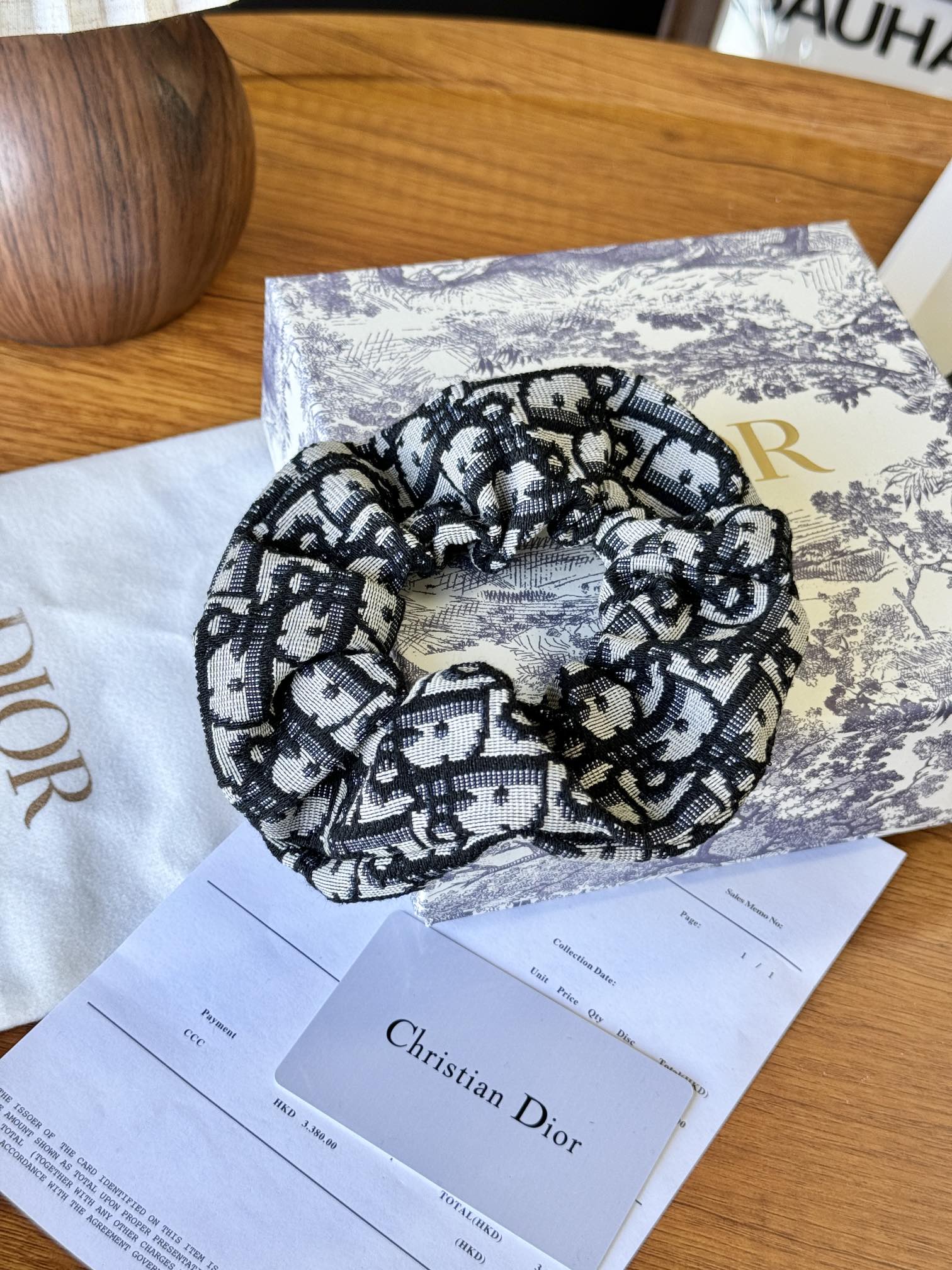 **Oversized Ruffled Scrunchie** - Comprehensive 2