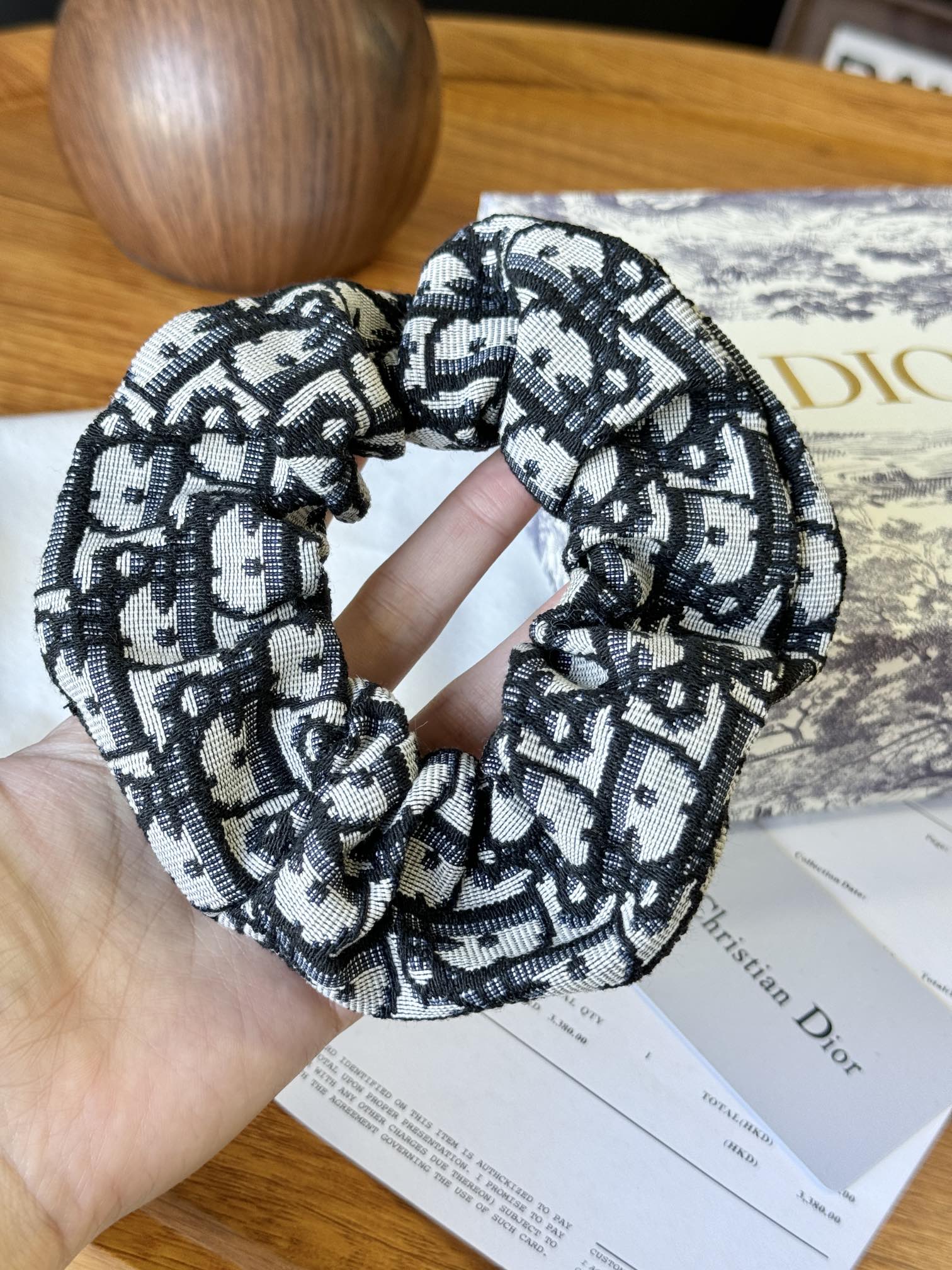 **Oversized Ruffled Scrunchie** - Comprehensive 4