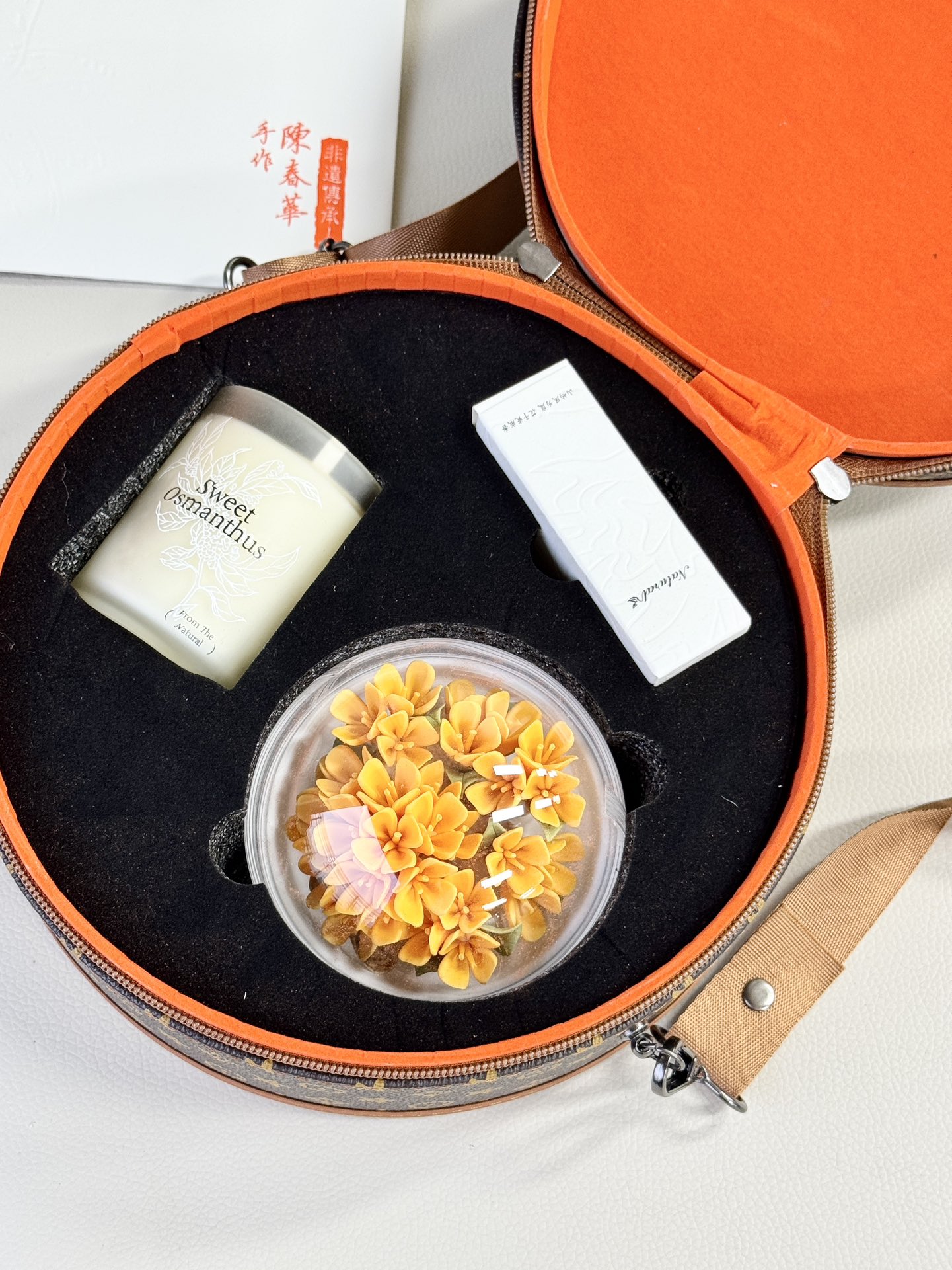 Hand-Pinched Osmanthus Scented Candle and Portable Backpack Gift Set - Comprehensive 3