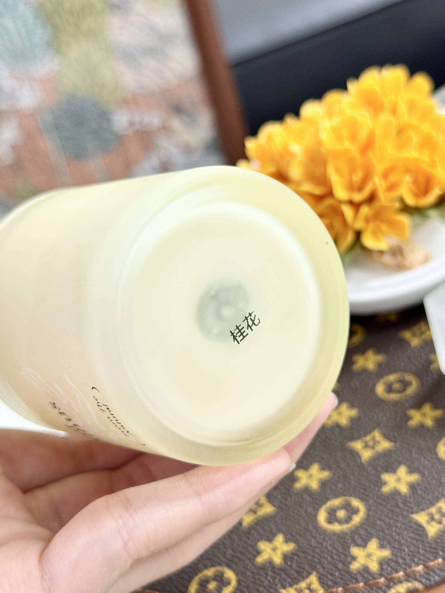this piece features a bespoke Oriental fragrance - Comprehensive 6