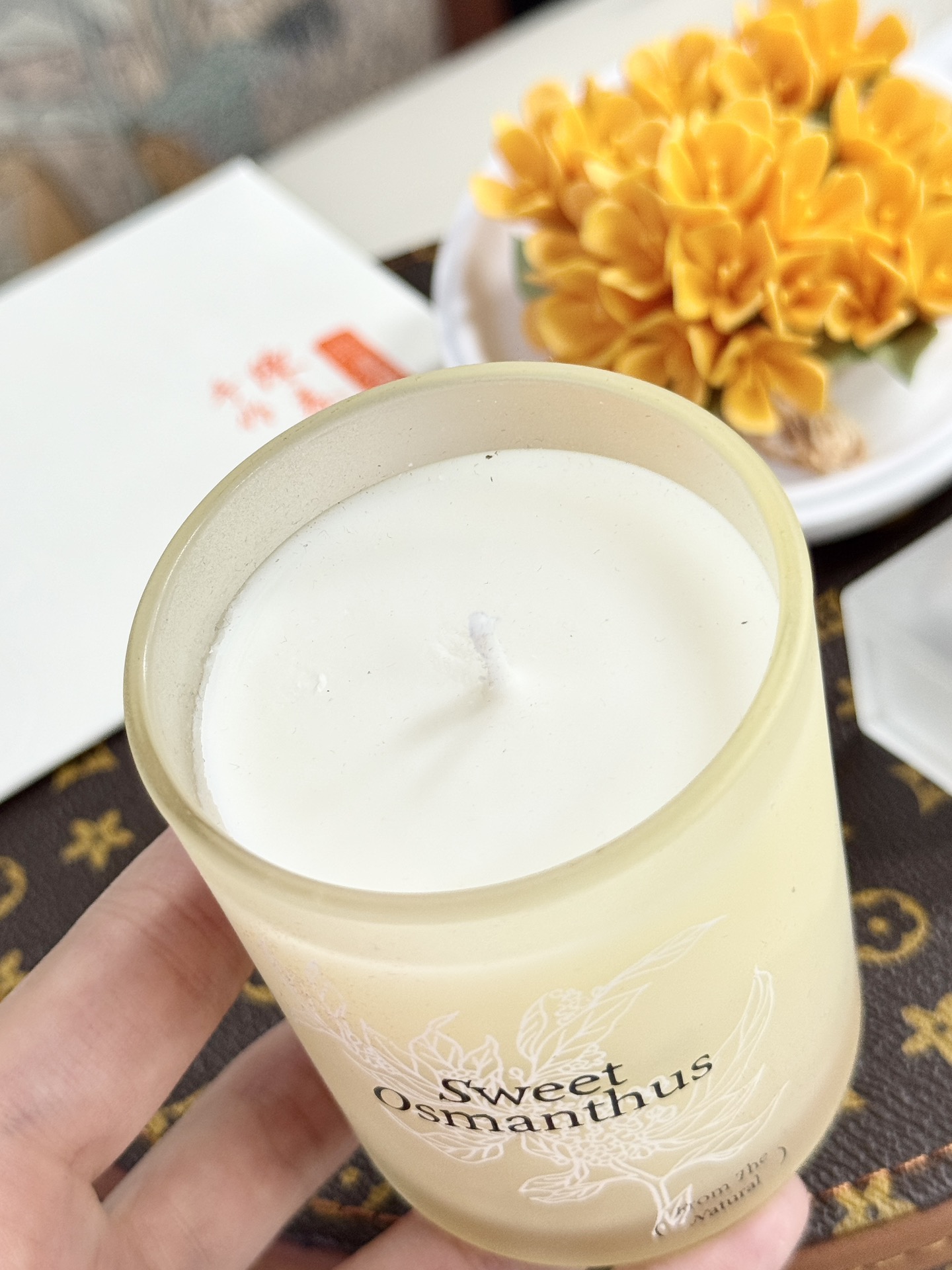 this piece features a bespoke Oriental fragrance - Comprehensive 5