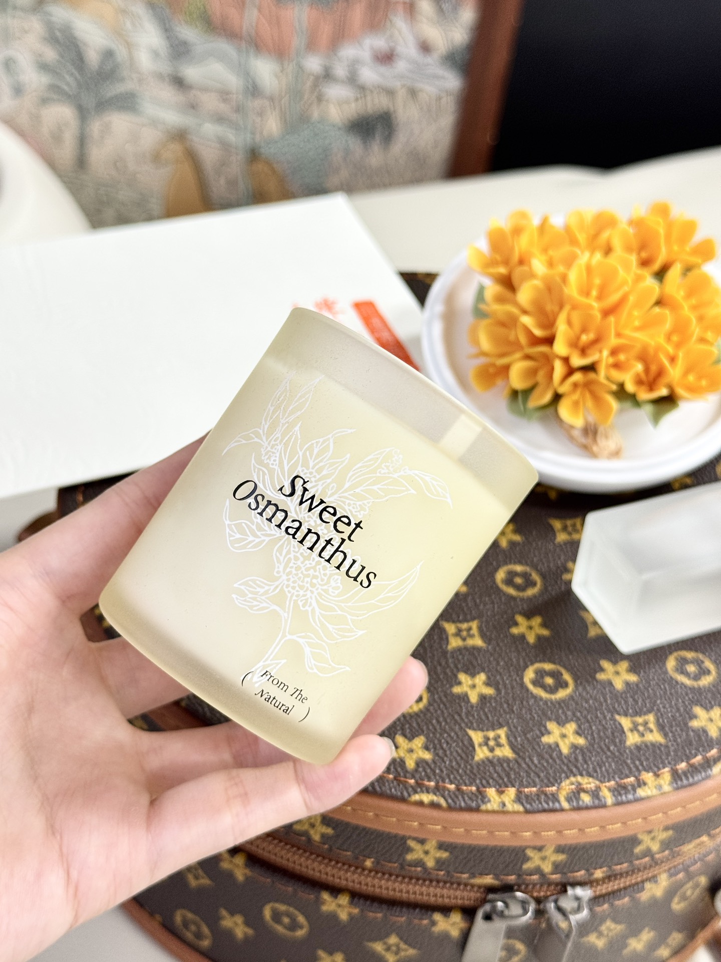 this piece features a bespoke Oriental fragrance - Comprehensive 2
