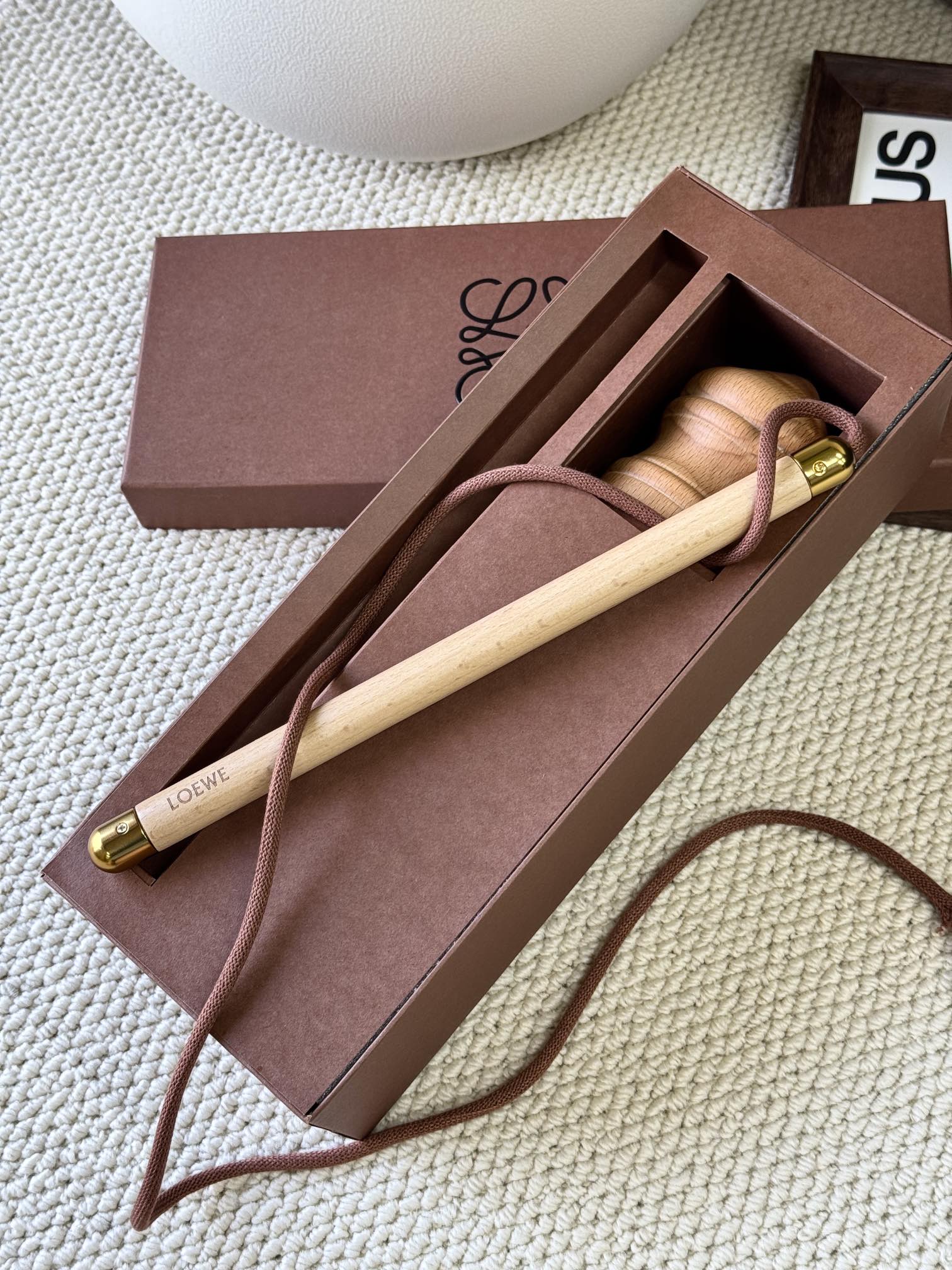 with the signature LOEWE Anagram - Comprehensive 7