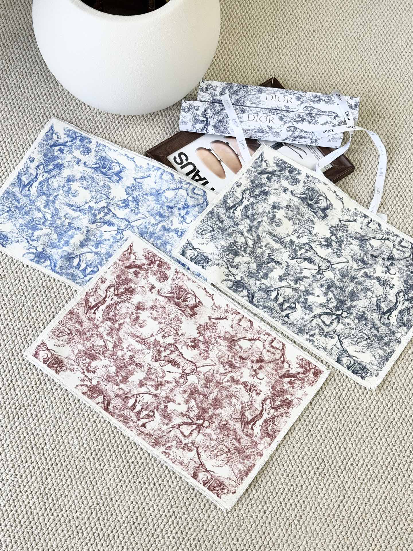 The pattern on the placemat has been Dior since 1947 - Lifestyle