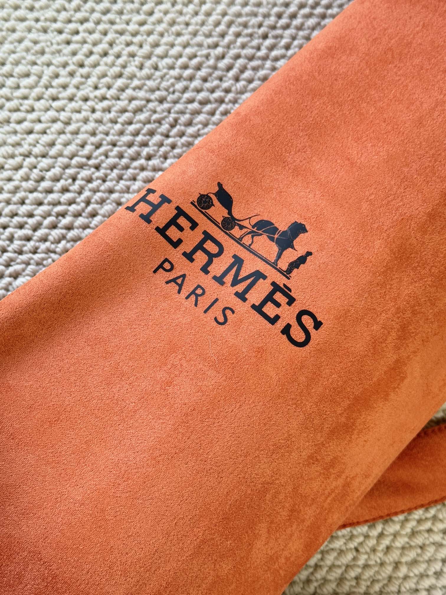 Includes a matching storage pouch - Lifestyle 2