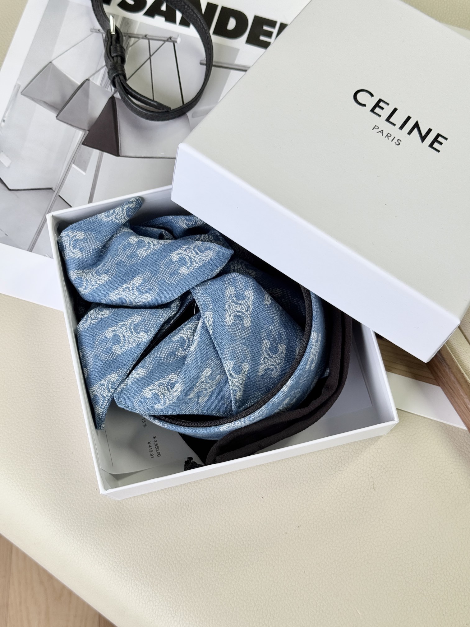 The Celine hair accessory gift set features a refined denim motif - Comprehensive 3