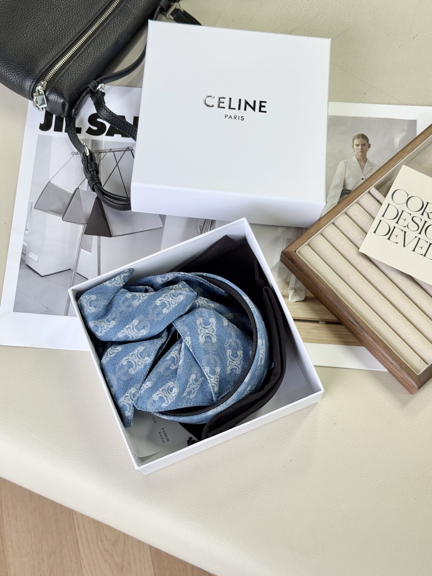 The Celine hair accessory gift set features a refined denim motif - Comprehensive 2