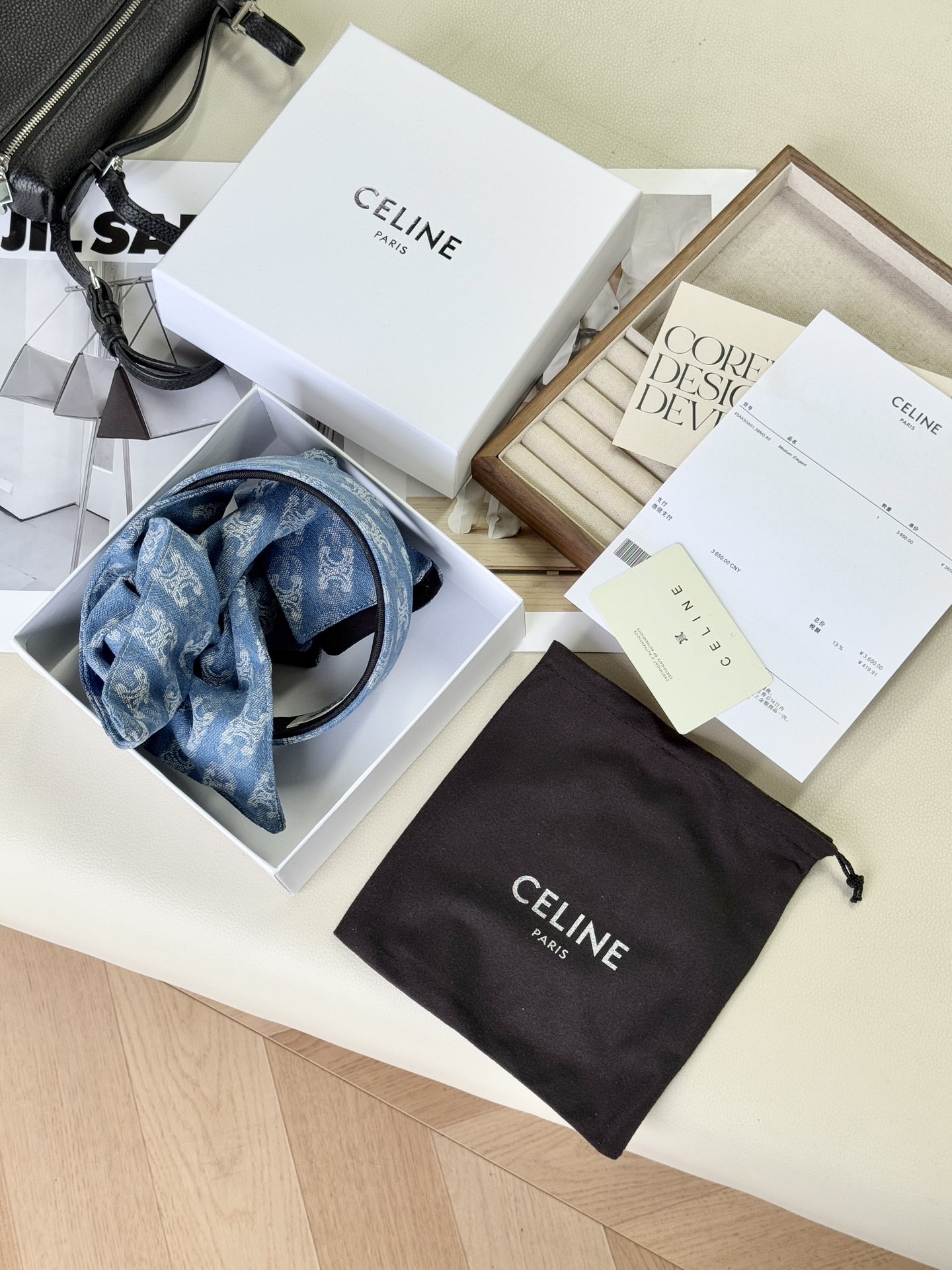 The Celine hair accessory gift set features a refined denim motif - Comprehensive 4