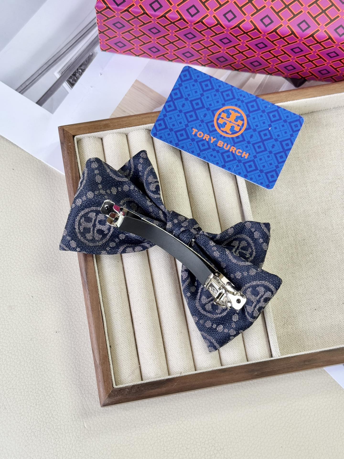 Hair accessories bring understated sophistication to any ensemble, addin - Comprehensive 6